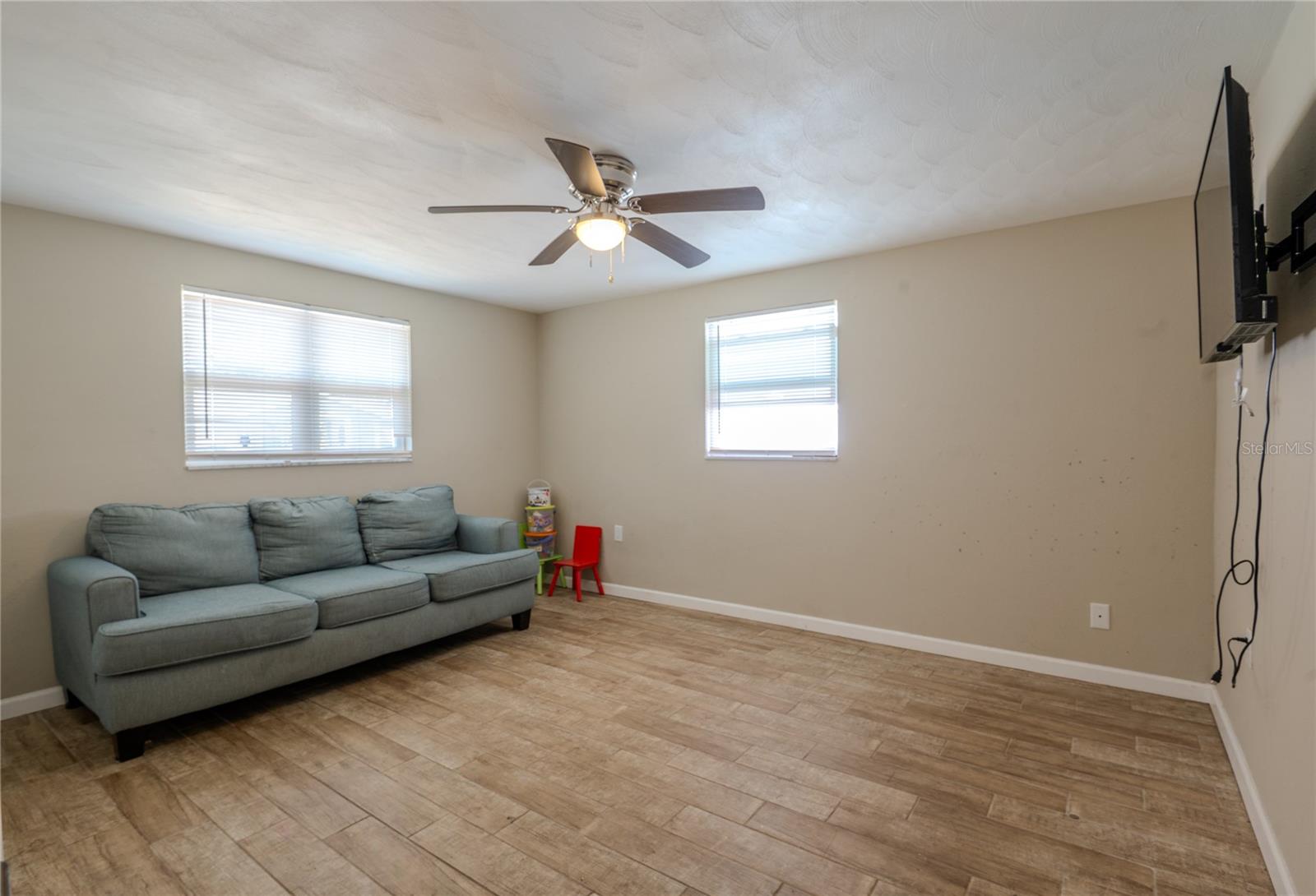 Image 17 of 23 For 1050 Deal Lane