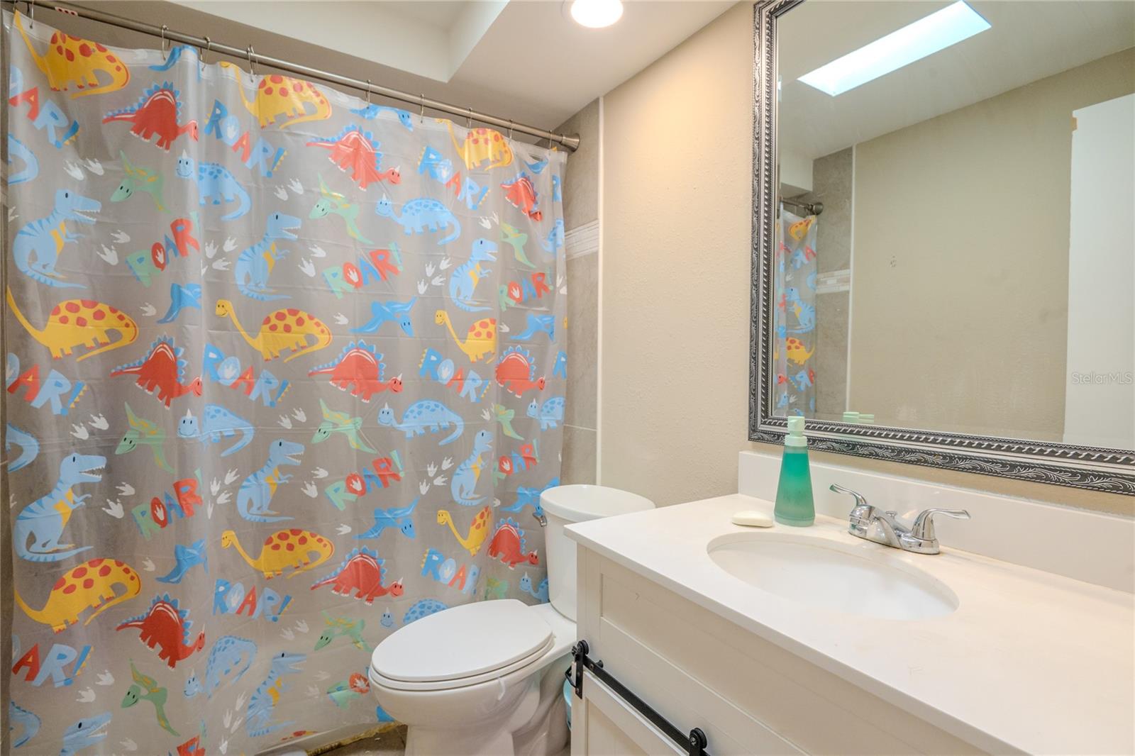 Image 18 of 23 For 1050 Deal Lane