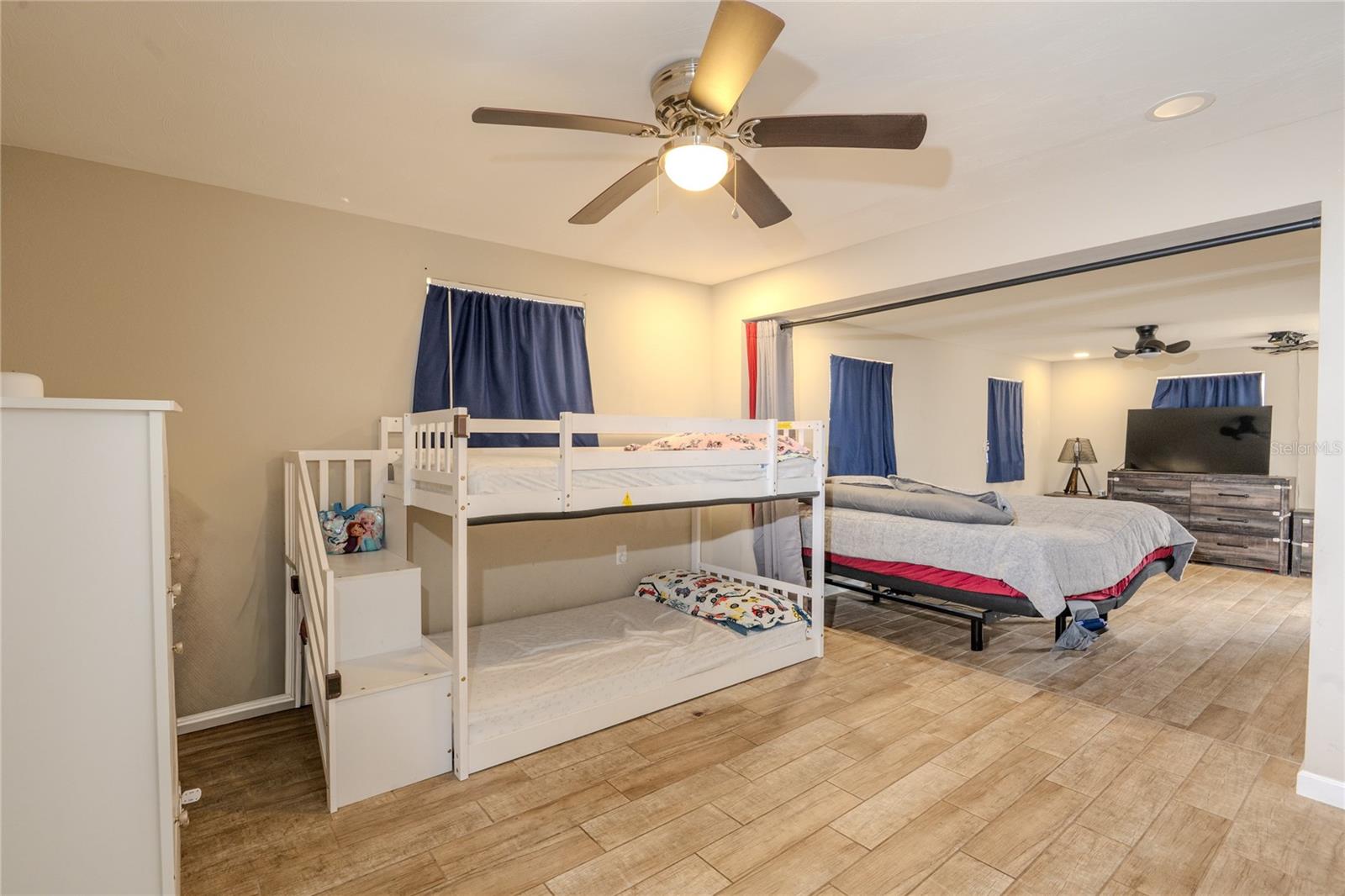 Image 2 of 23 For 1050 Deal Lane