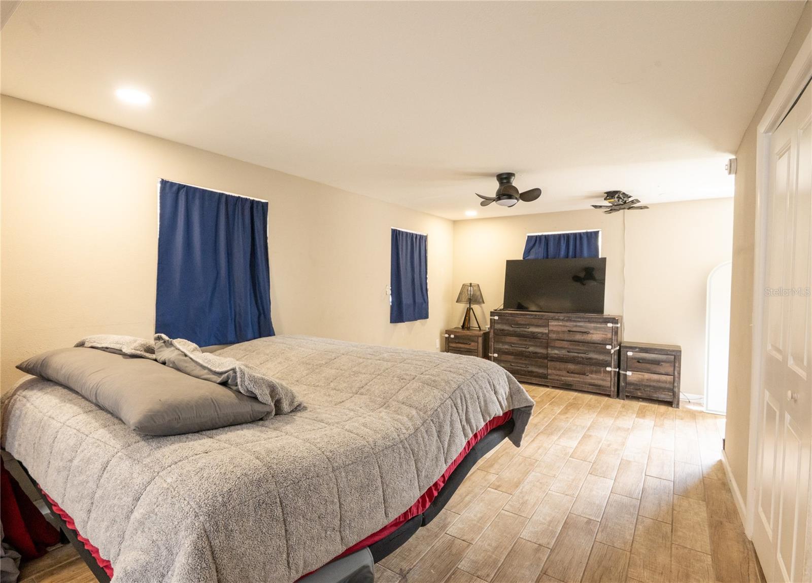 Image 3 of 23 For 1050 Deal Lane