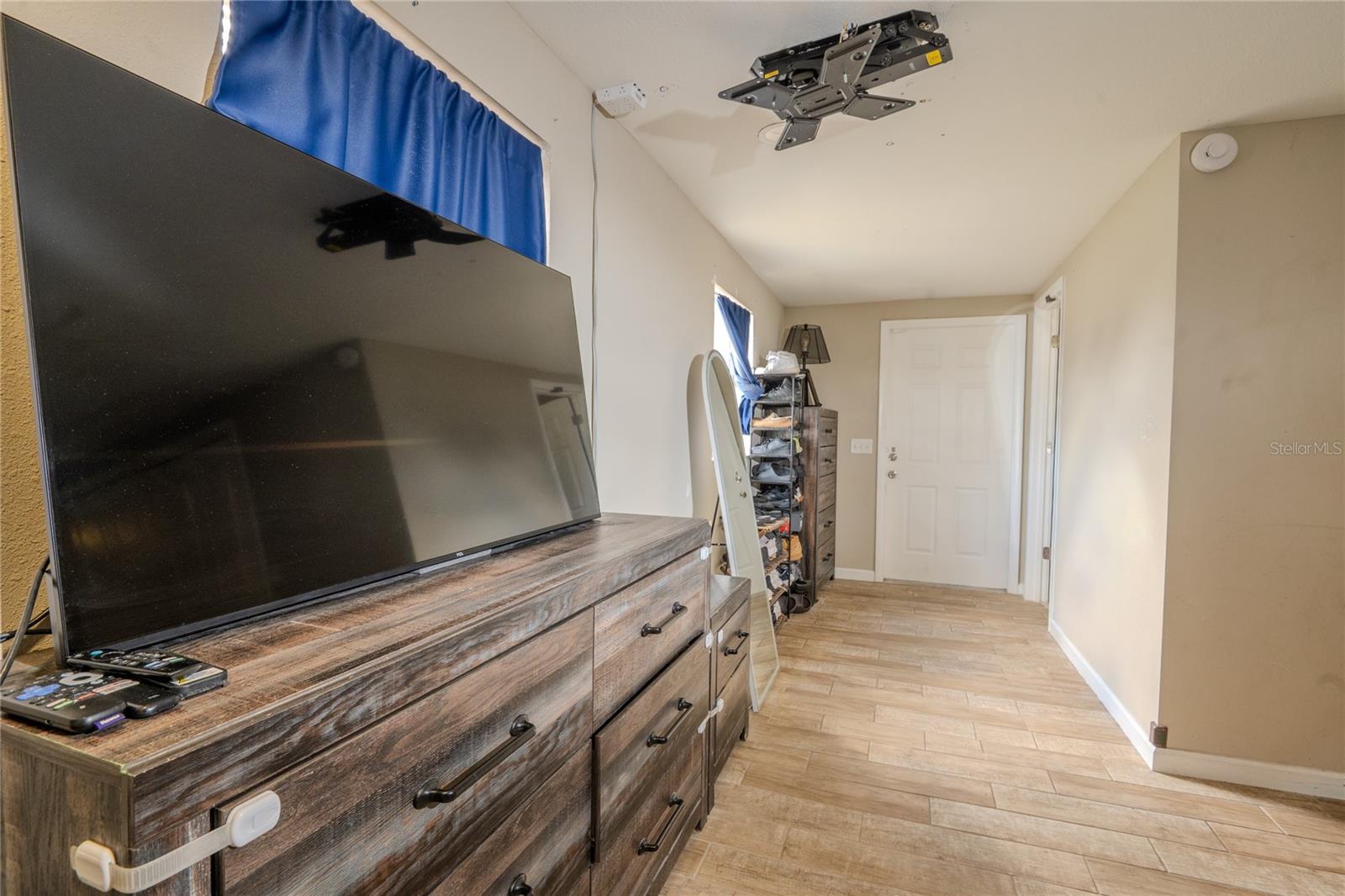 Image 4 of 23 For 1050 Deal Lane