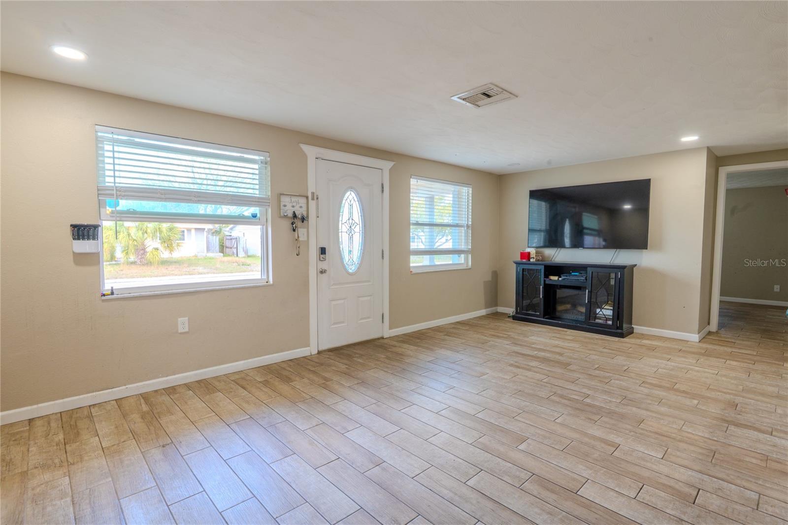 Image 6 of 23 For 1050 Deal Lane