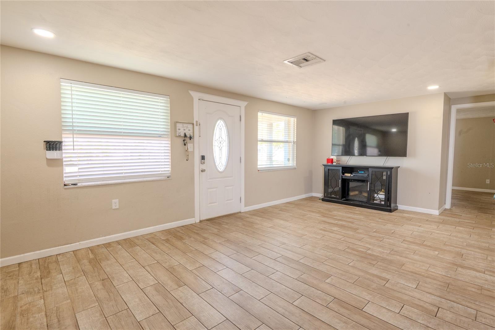 Image 7 of 23 For 1050 Deal Lane