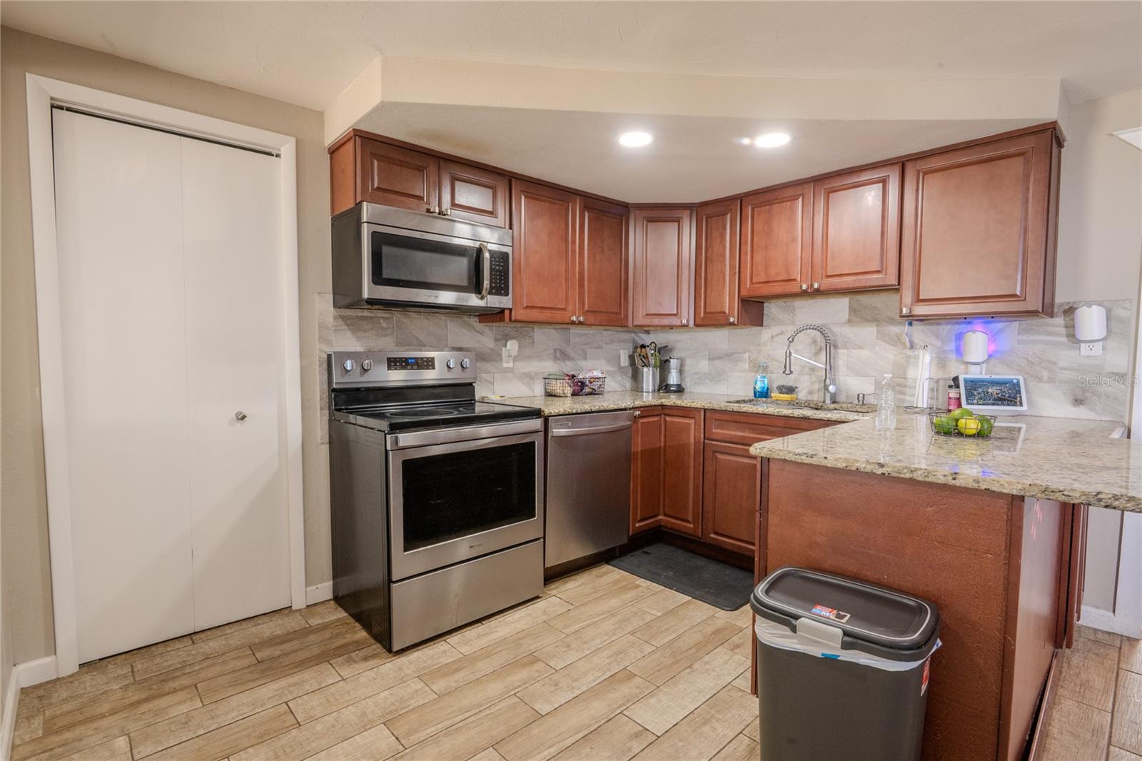 Image 8 of 23 For 1050 Deal Lane