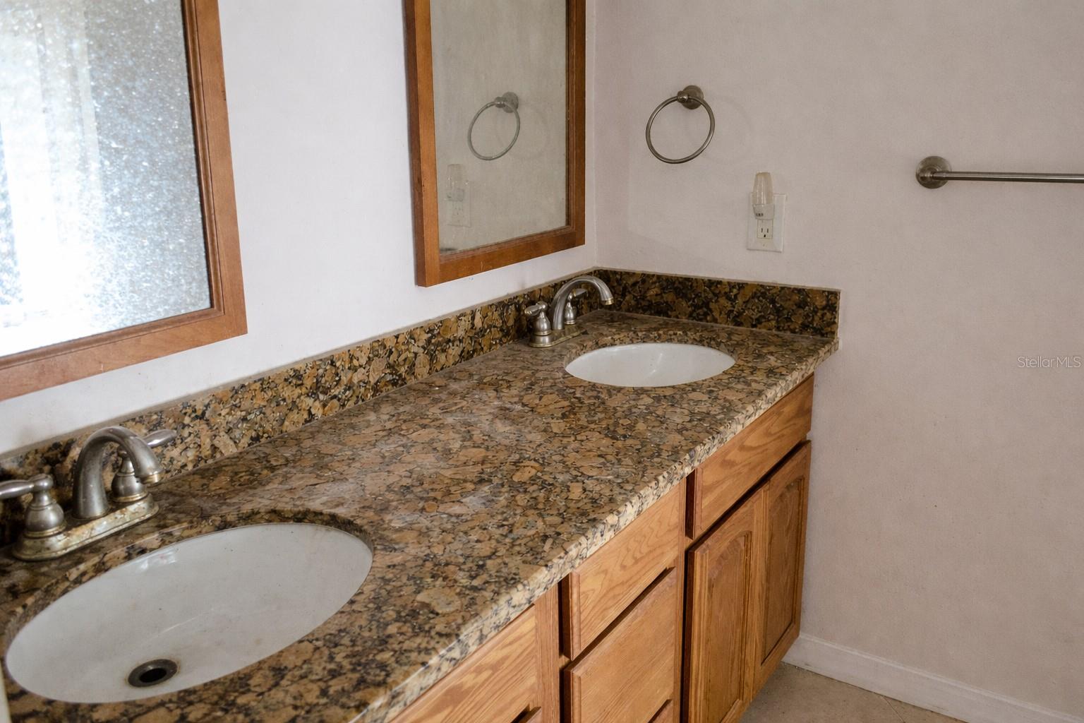 Image 10 of 13 For 1313 Vista Oaks Circle Ne