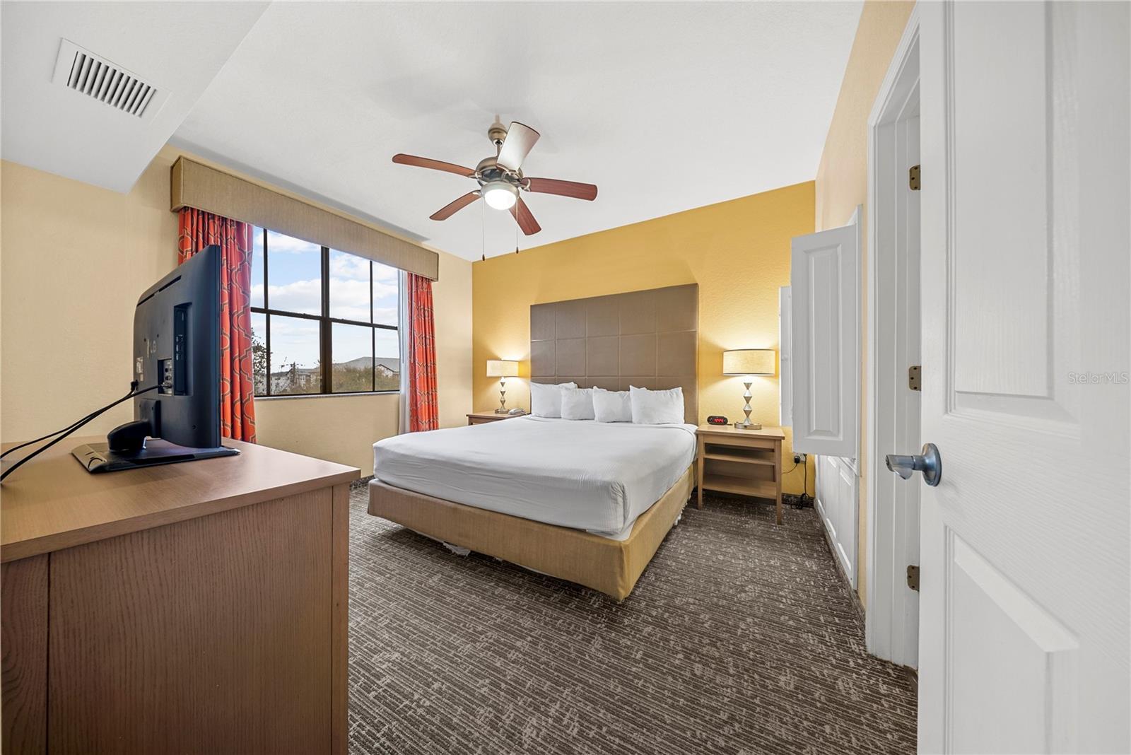 Image 17 of 39 For 12527 Floridays Resort Drive 402e