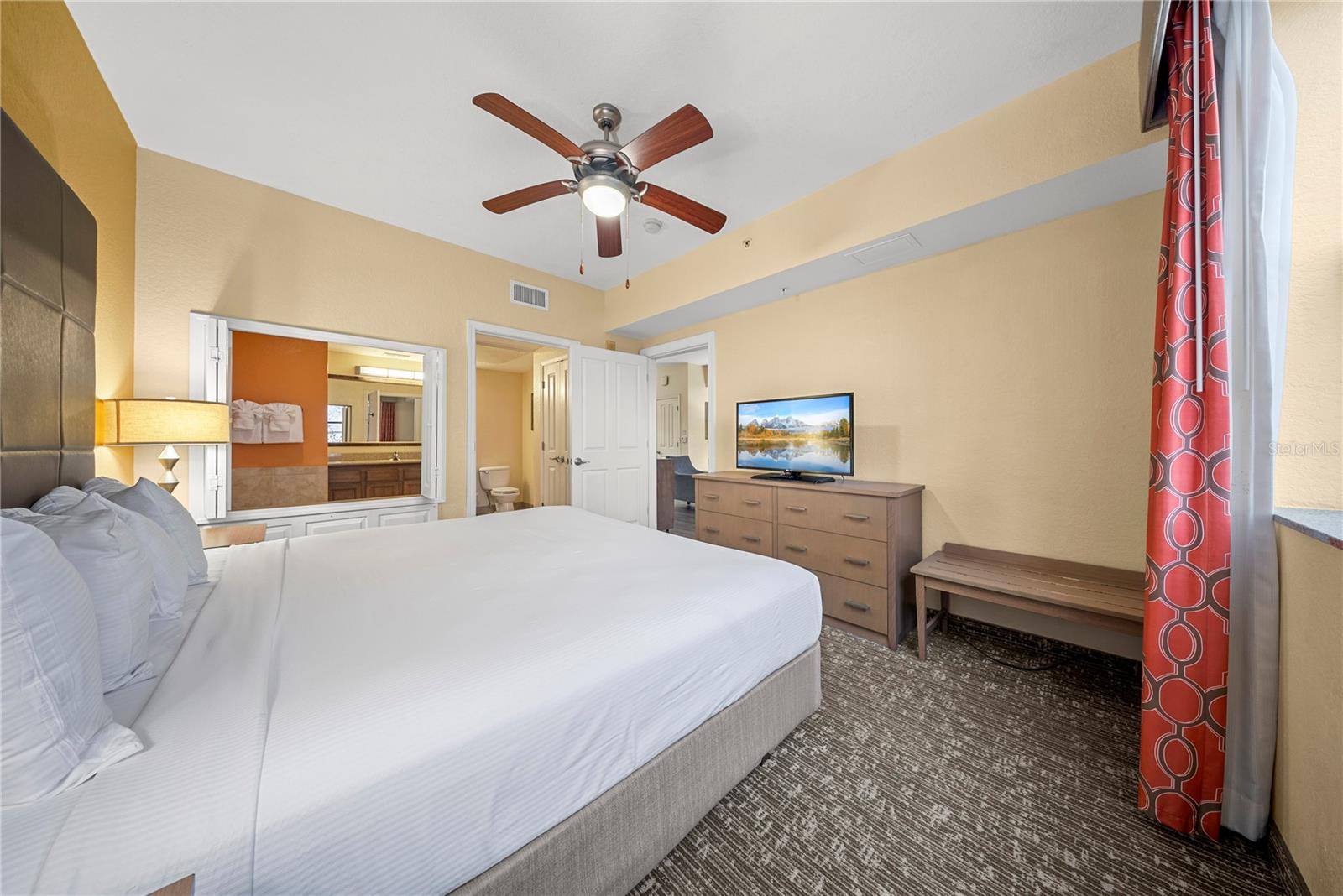 Image 18 of 39 For 12527 Floridays Resort Drive 402e