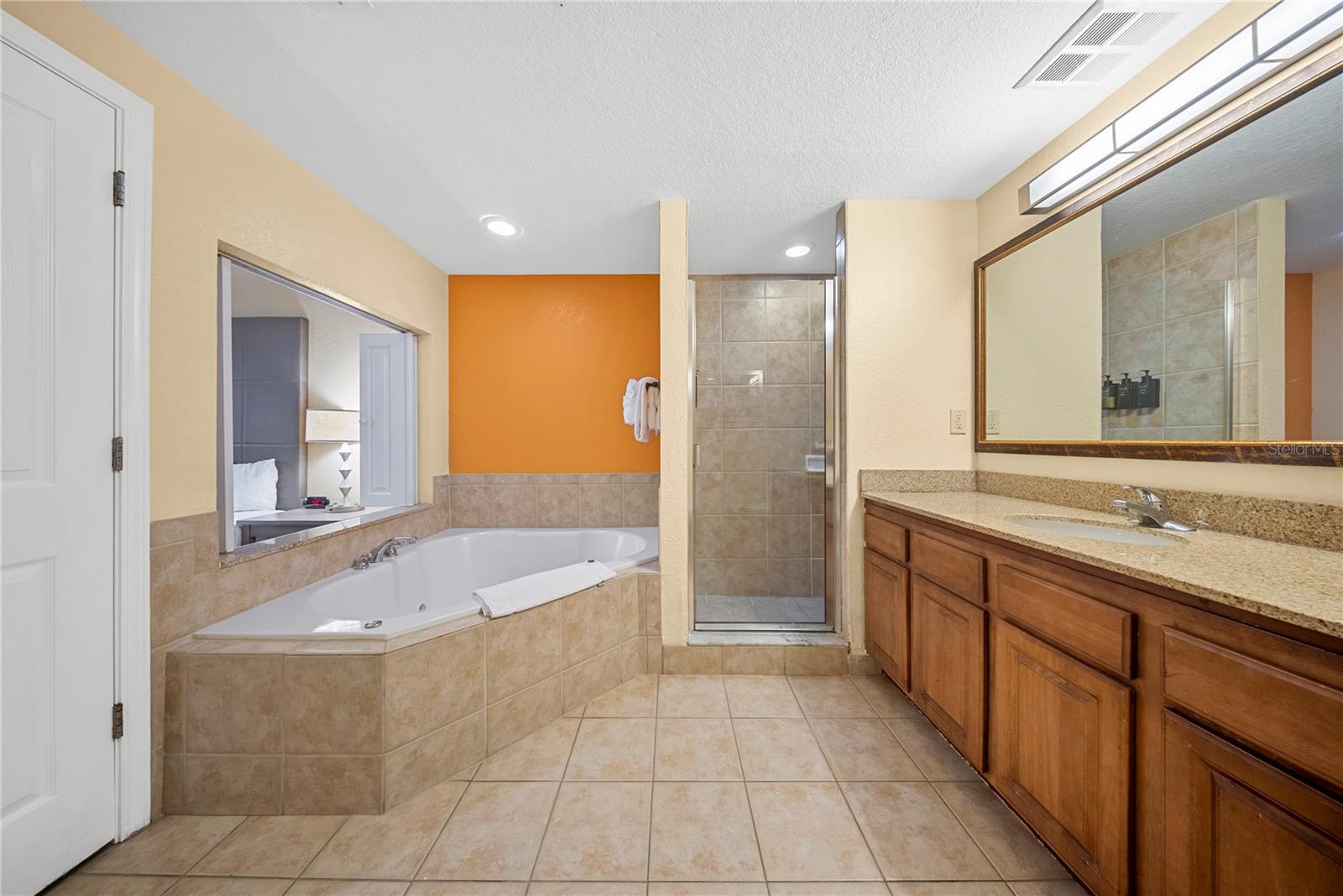 Image 21 of 39 For 12527 Floridays Resort Drive 402e