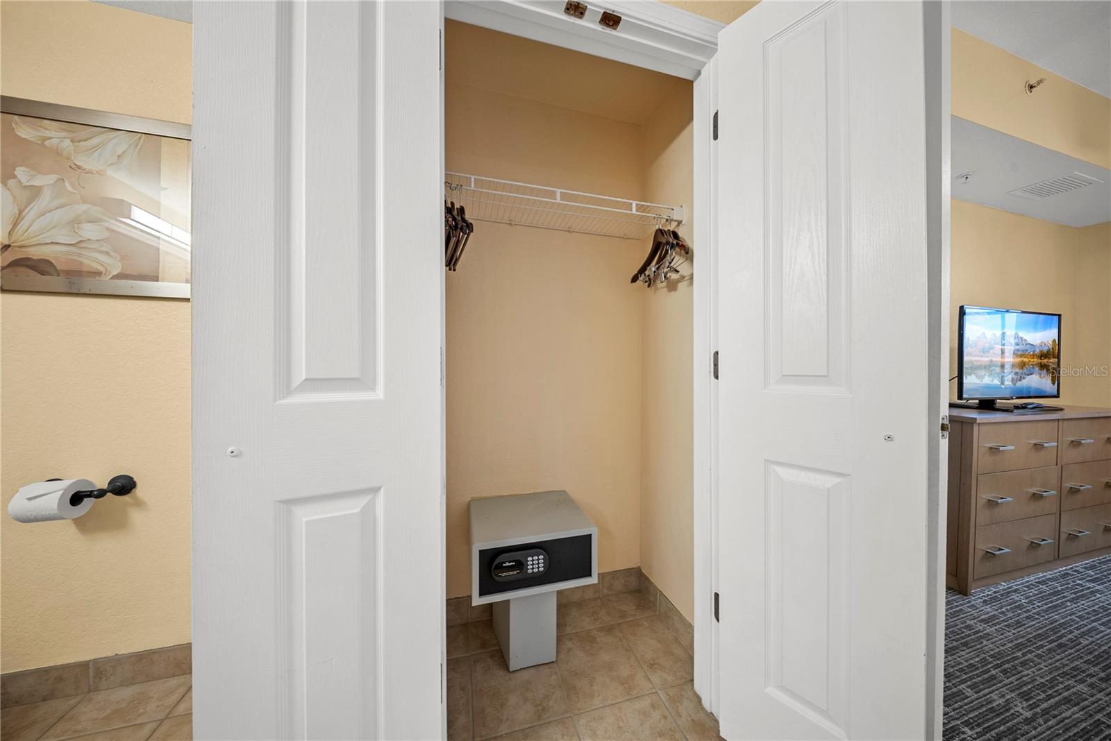 Image 22 of 39 For 12527 Floridays Resort Drive 402e