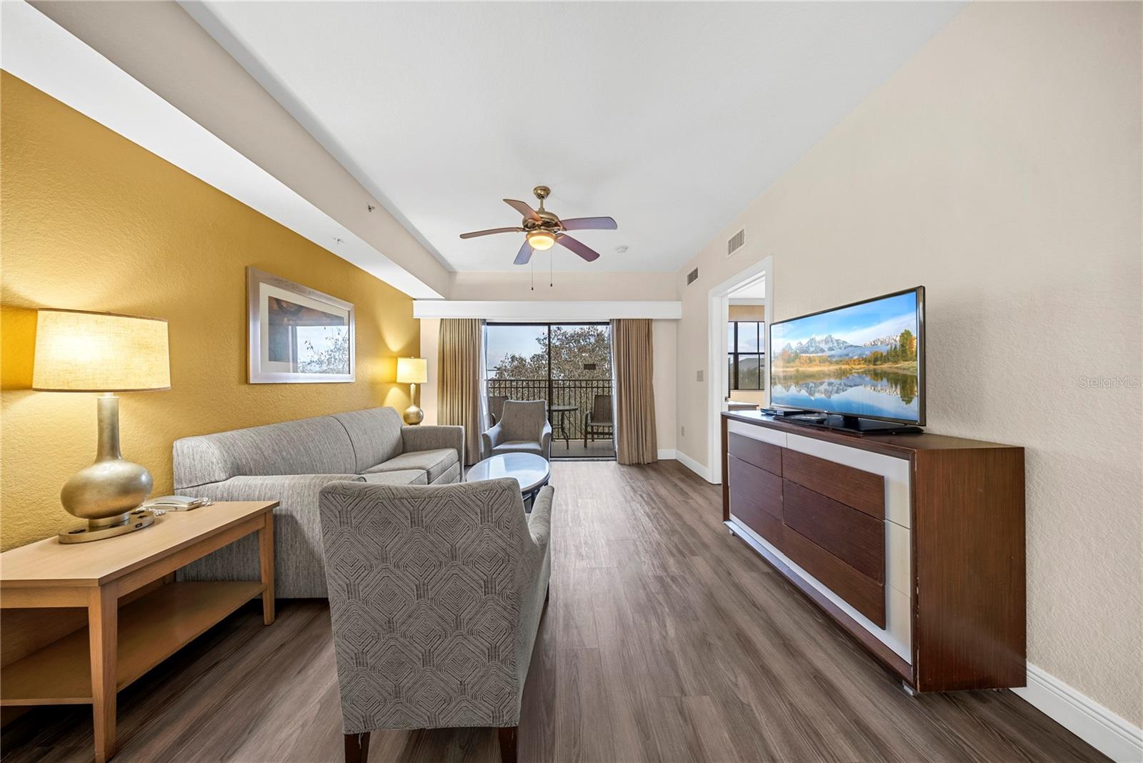 Image 5 of 39 For 12527 Floridays Resort Drive 402e