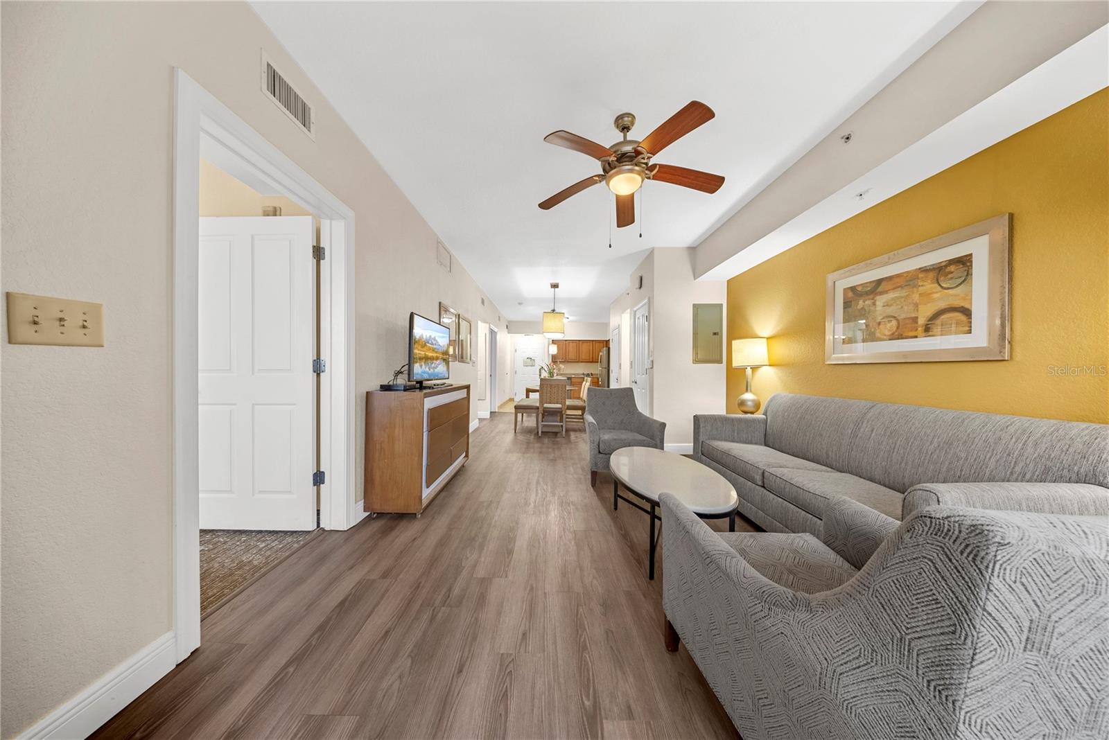 Image 6 of 39 For 12527 Floridays Resort Drive 402e