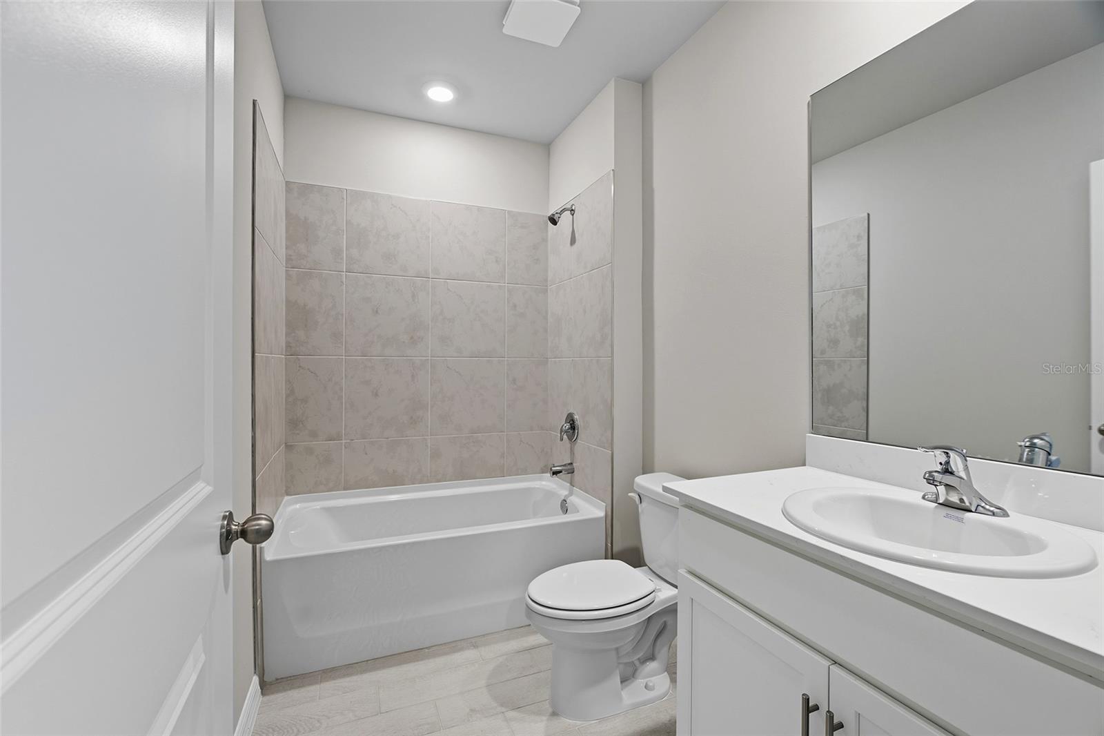 Image 16 of 40 For 25222 Cadiz Drive