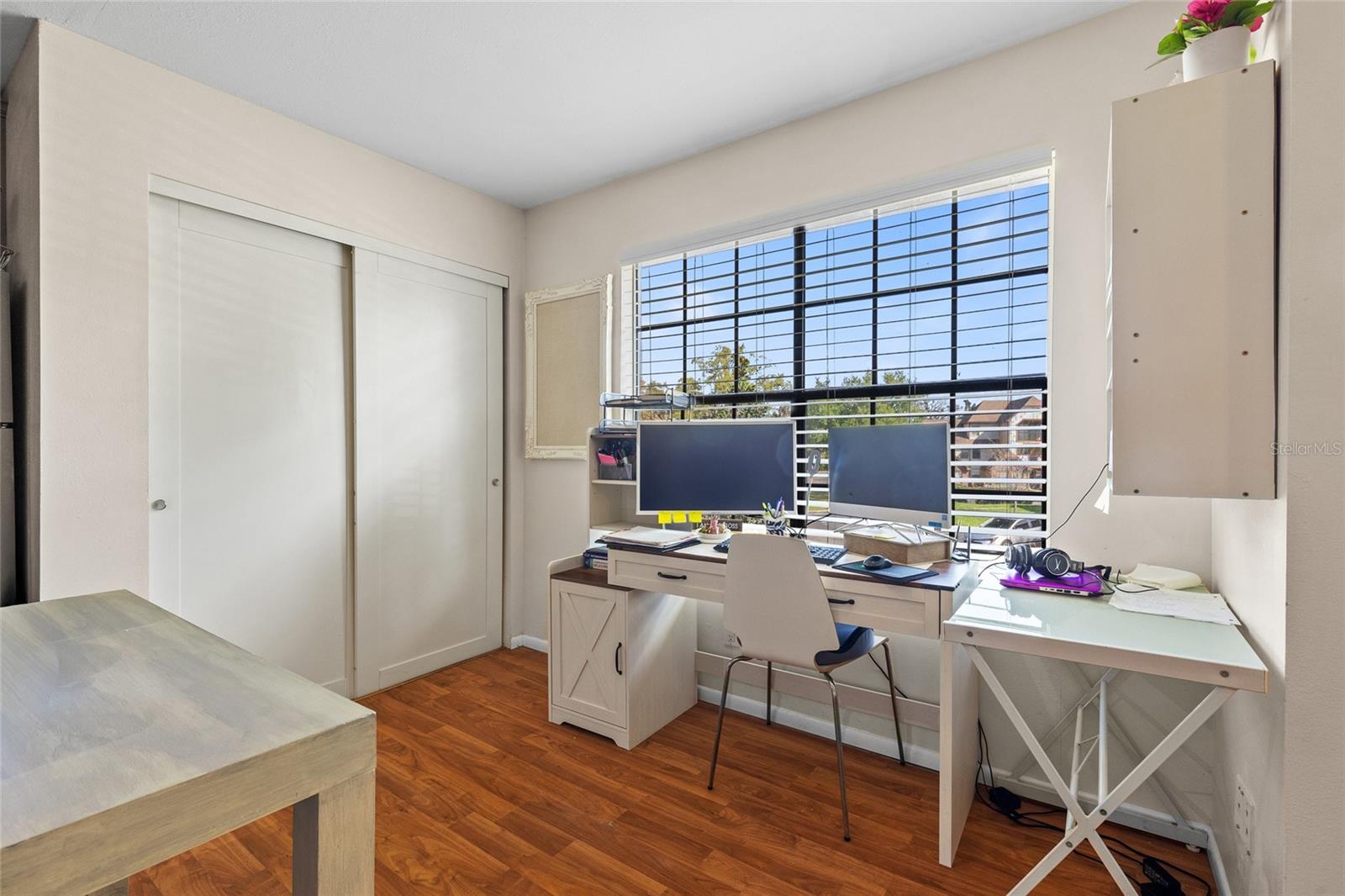 Image 10 of 28 For 320 Black Oak Court 208