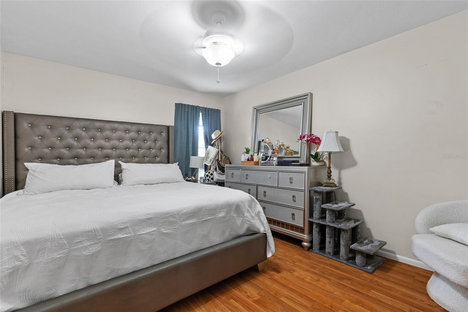 Image 14 of 28 For 320 Black Oak Court 208