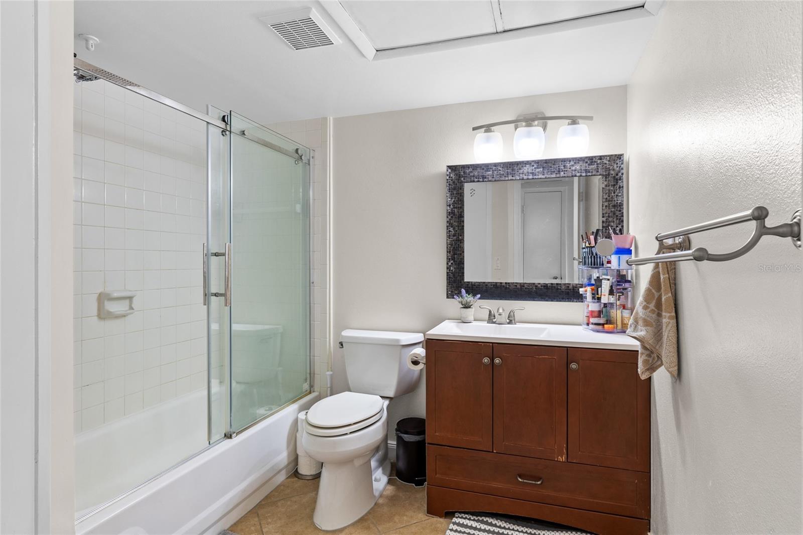 Image 16 of 28 For 320 Black Oak Court 208