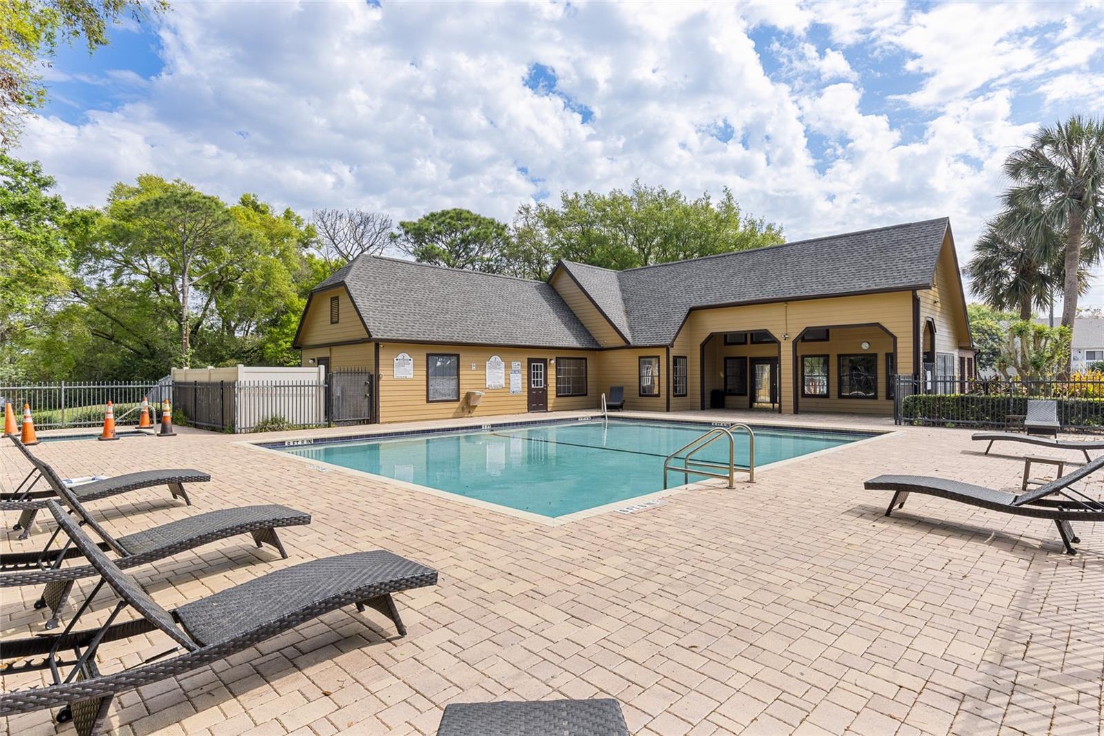 Image 18 of 28 For 320 Black Oak Court 208