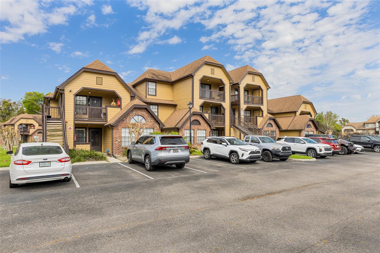 Image 2 of 28 For 320 Black Oak Court 208