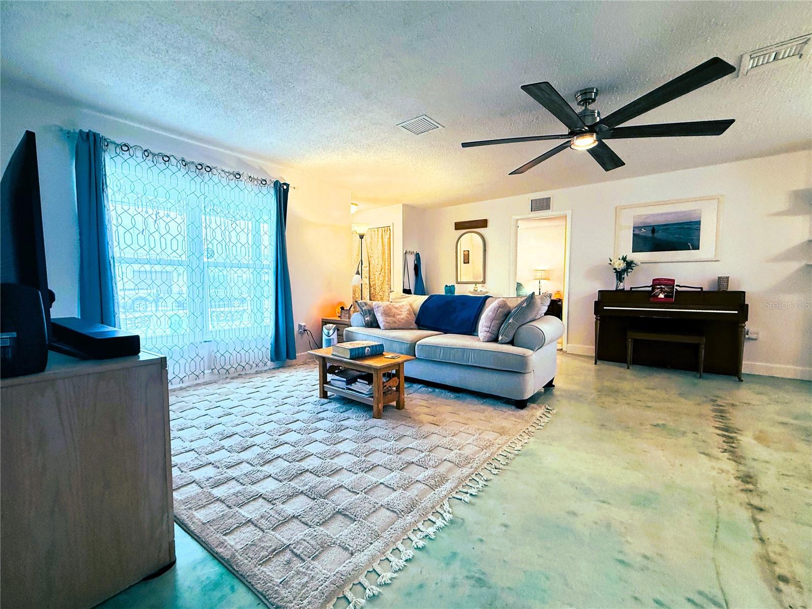 Image 3 of 26 For 1301 Pinewood Lane