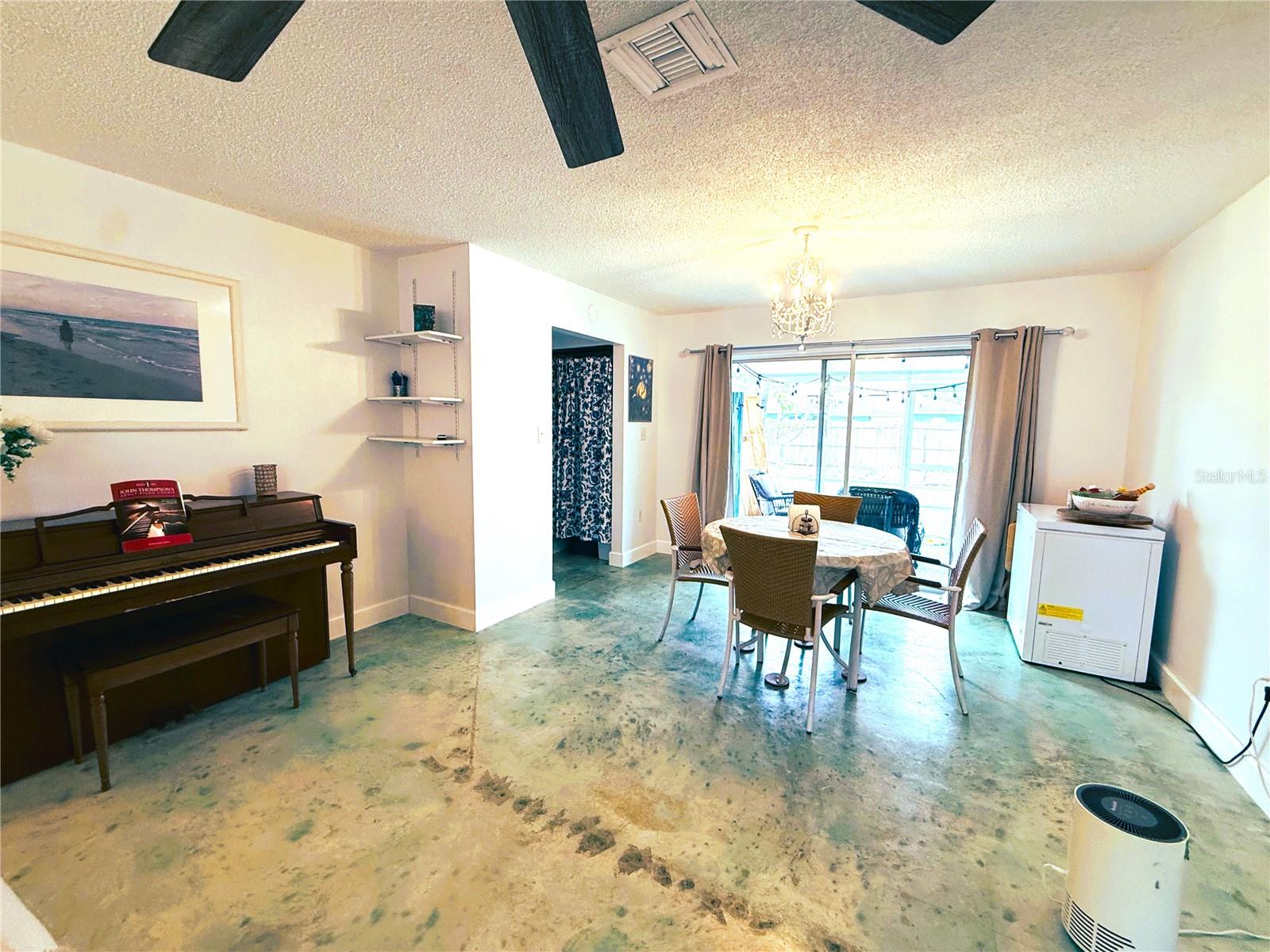 Image 4 of 26 For 1301 Pinewood Lane