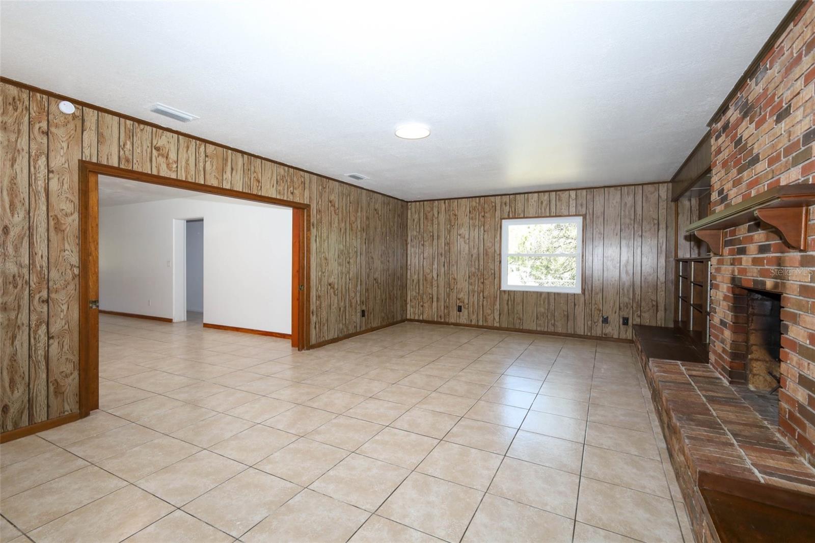 Image 10 of 39 For 627 Anderson Street