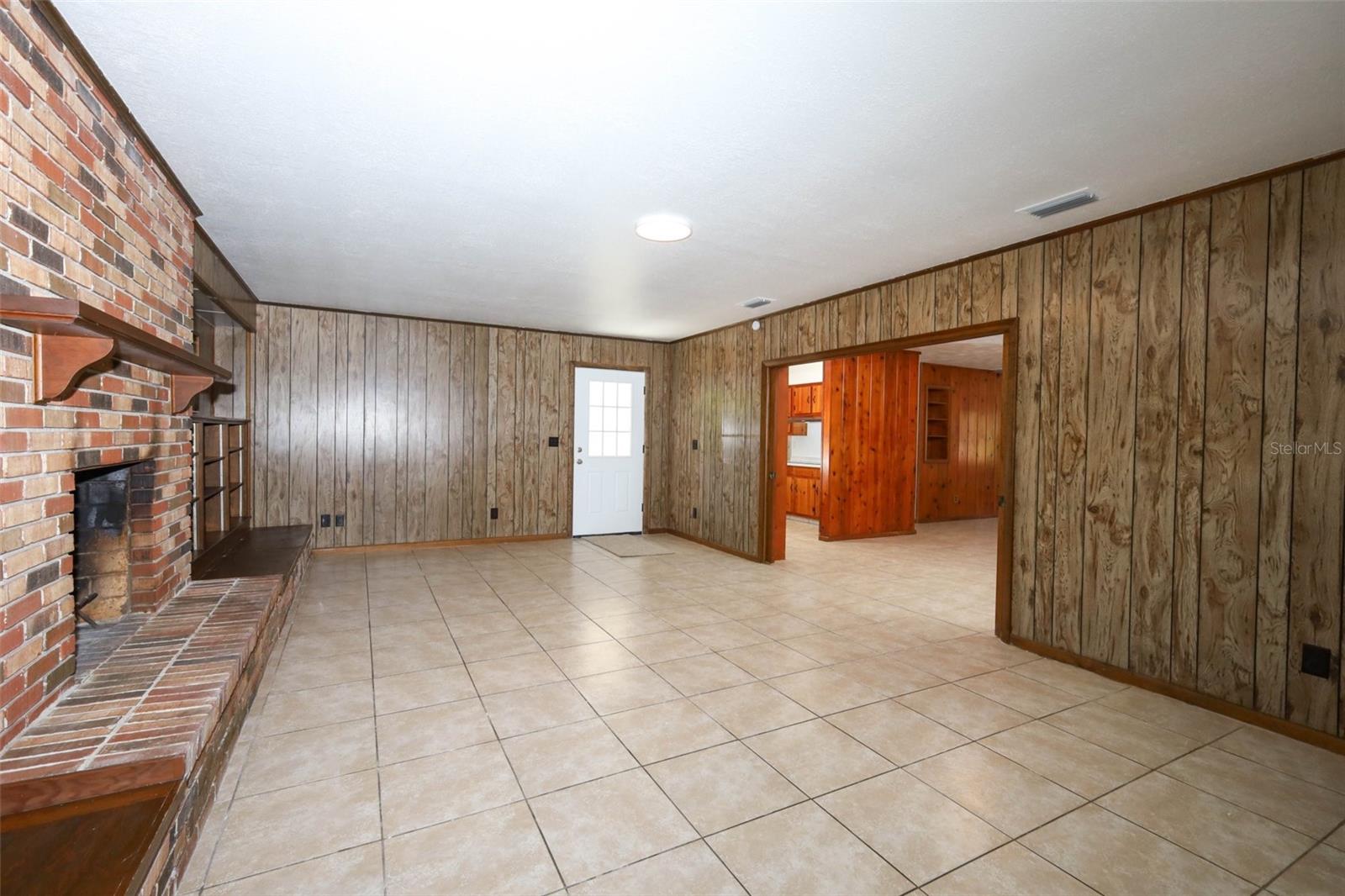 Image 11 of 39 For 627 Anderson Street