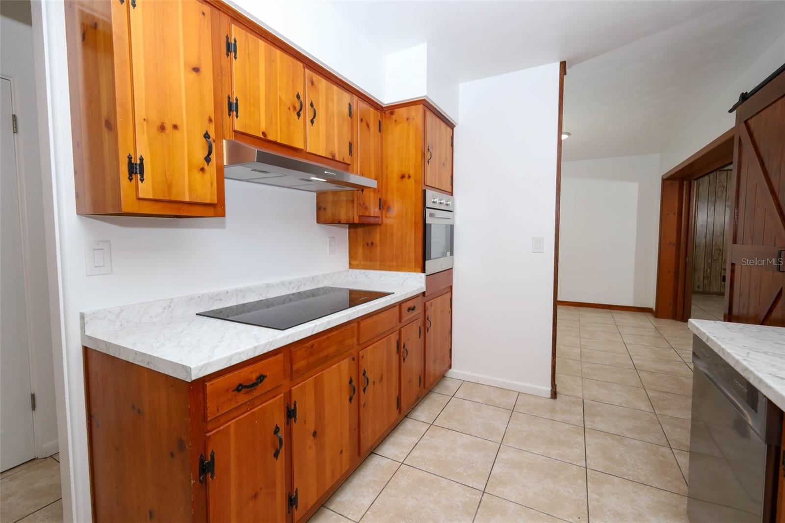 Image 14 of 39 For 627 Anderson Street