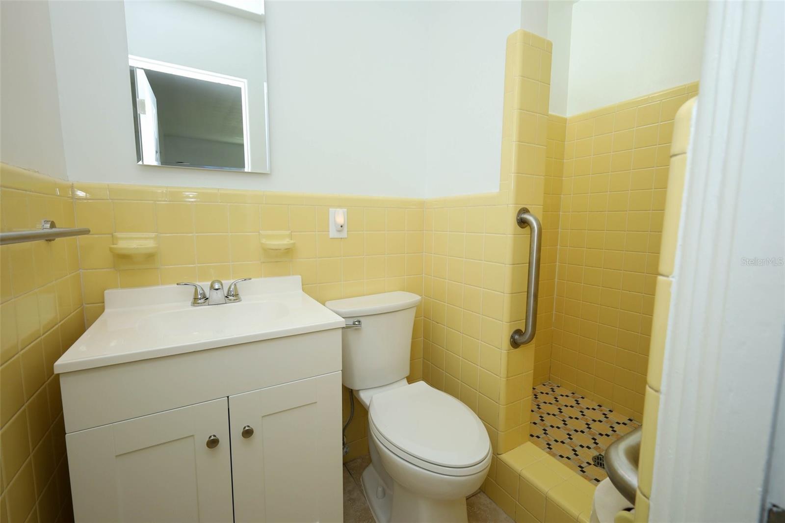 Image 22 of 39 For 627 Anderson Street