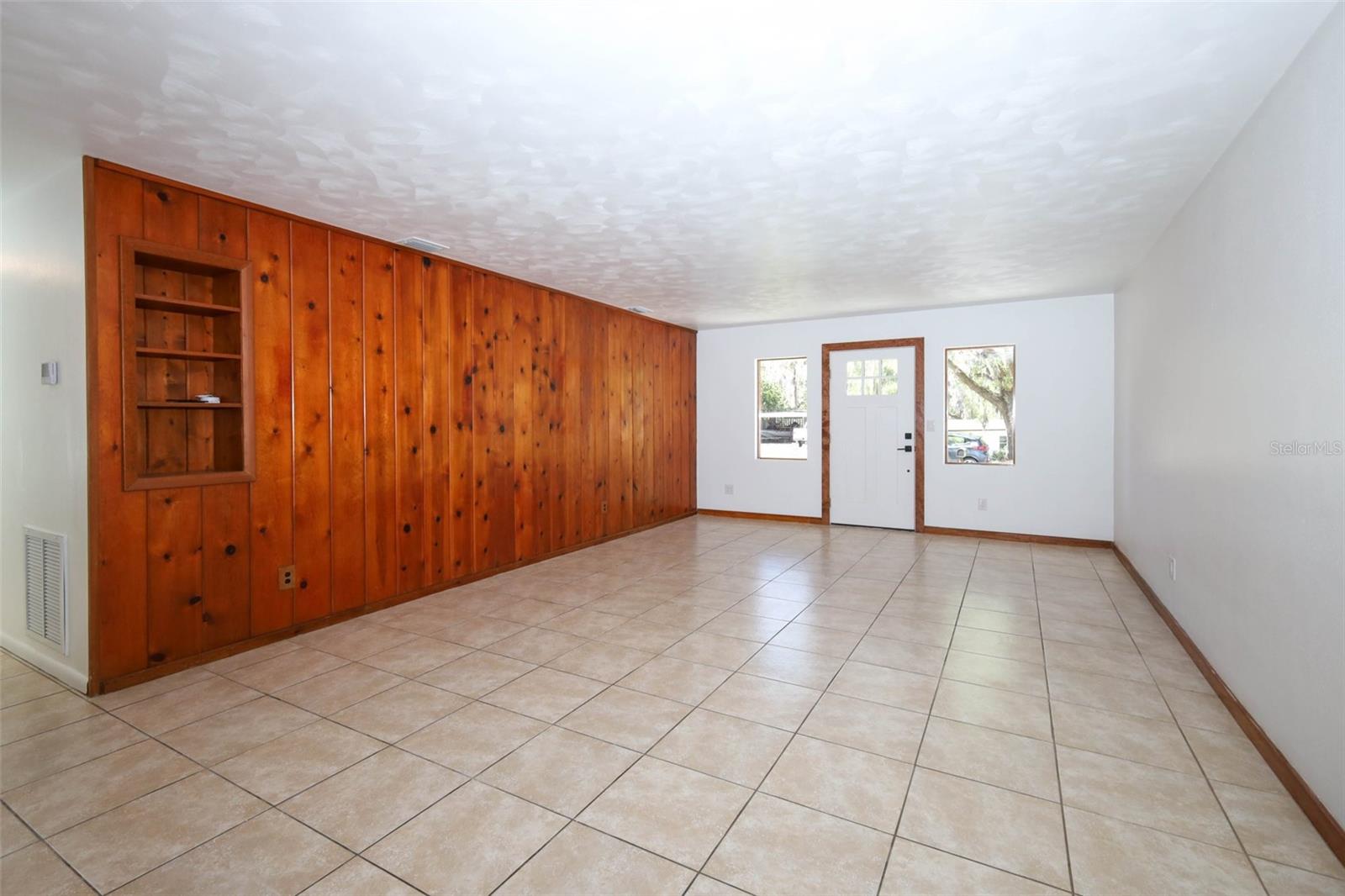 Image 3 of 39 For 627 Anderson Street