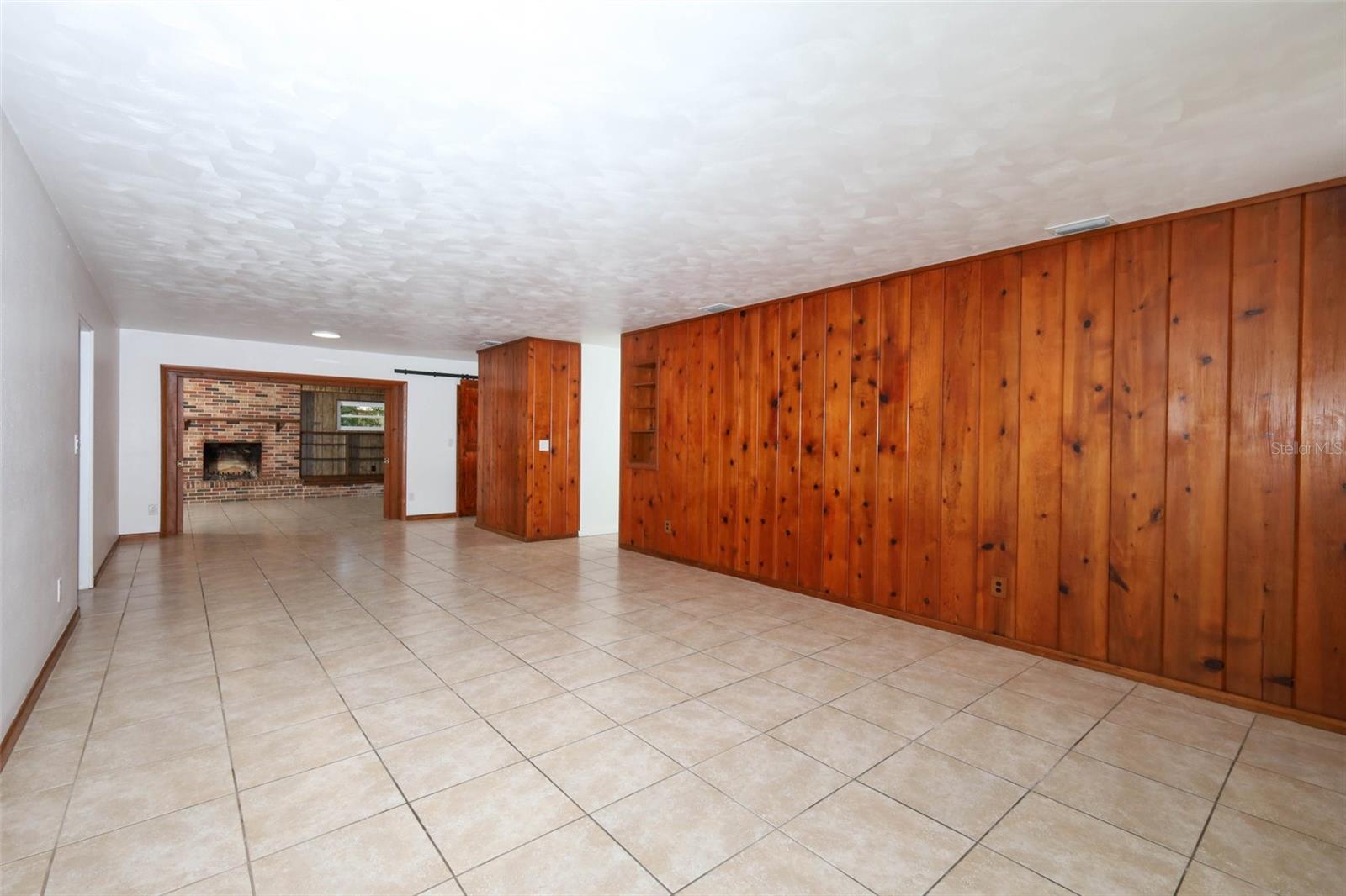 Image 4 of 39 For 627 Anderson Street