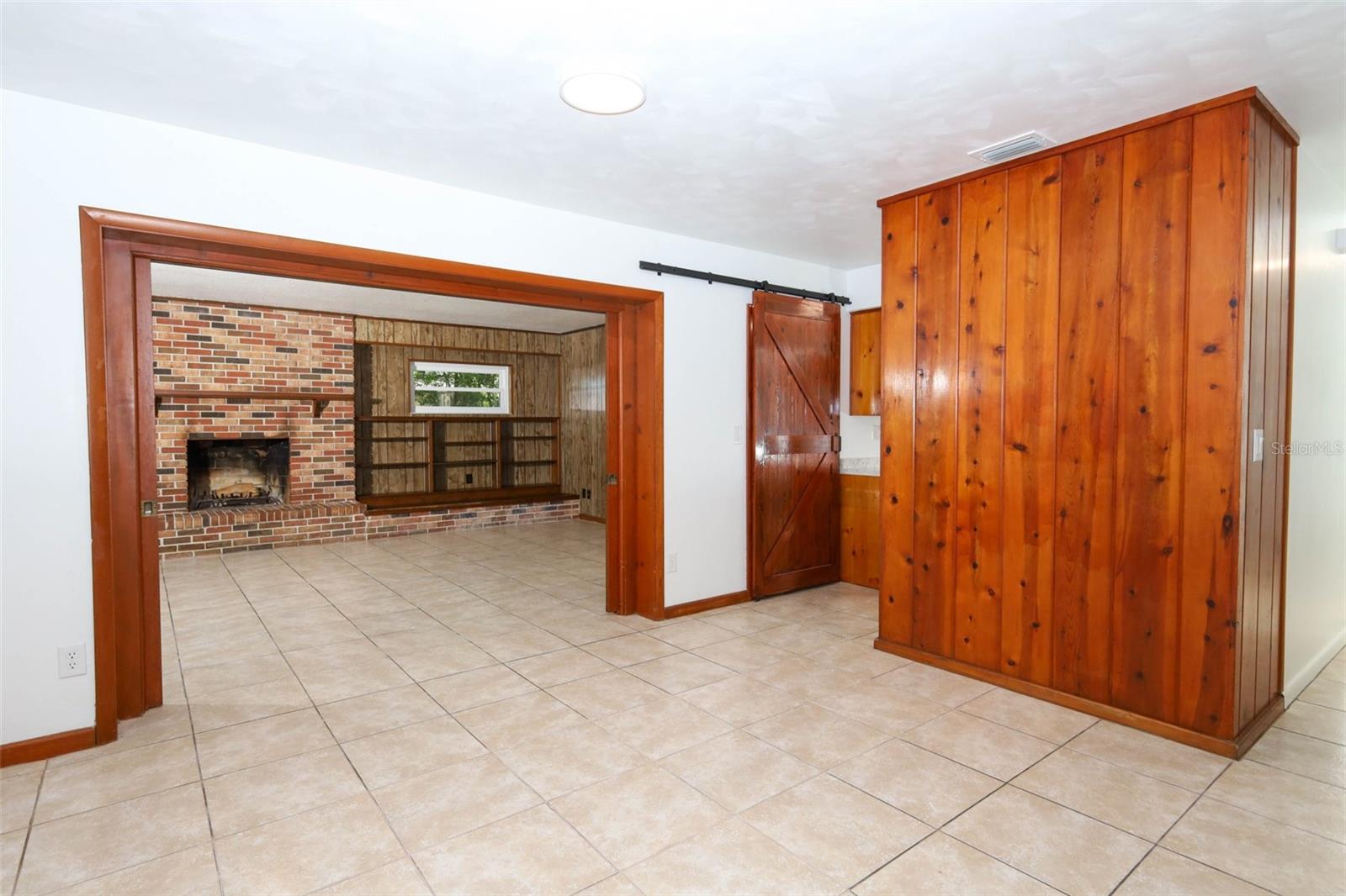 Image 6 of 39 For 627 Anderson Street