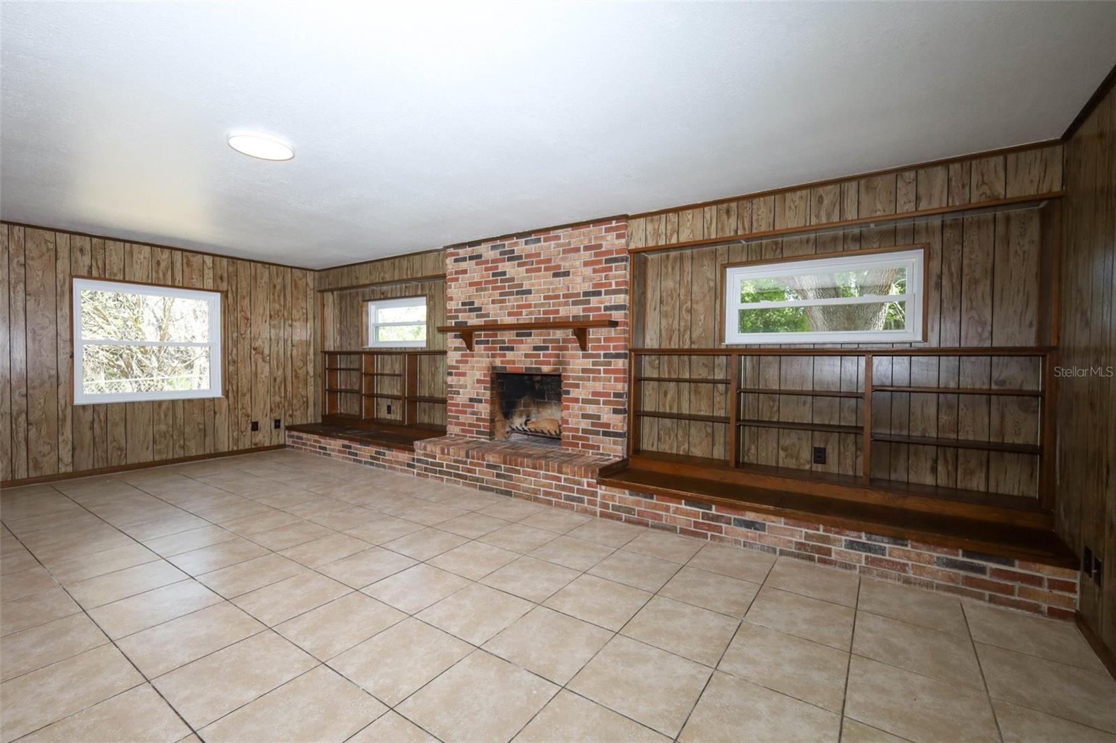 Image 7 of 39 For 627 Anderson Street