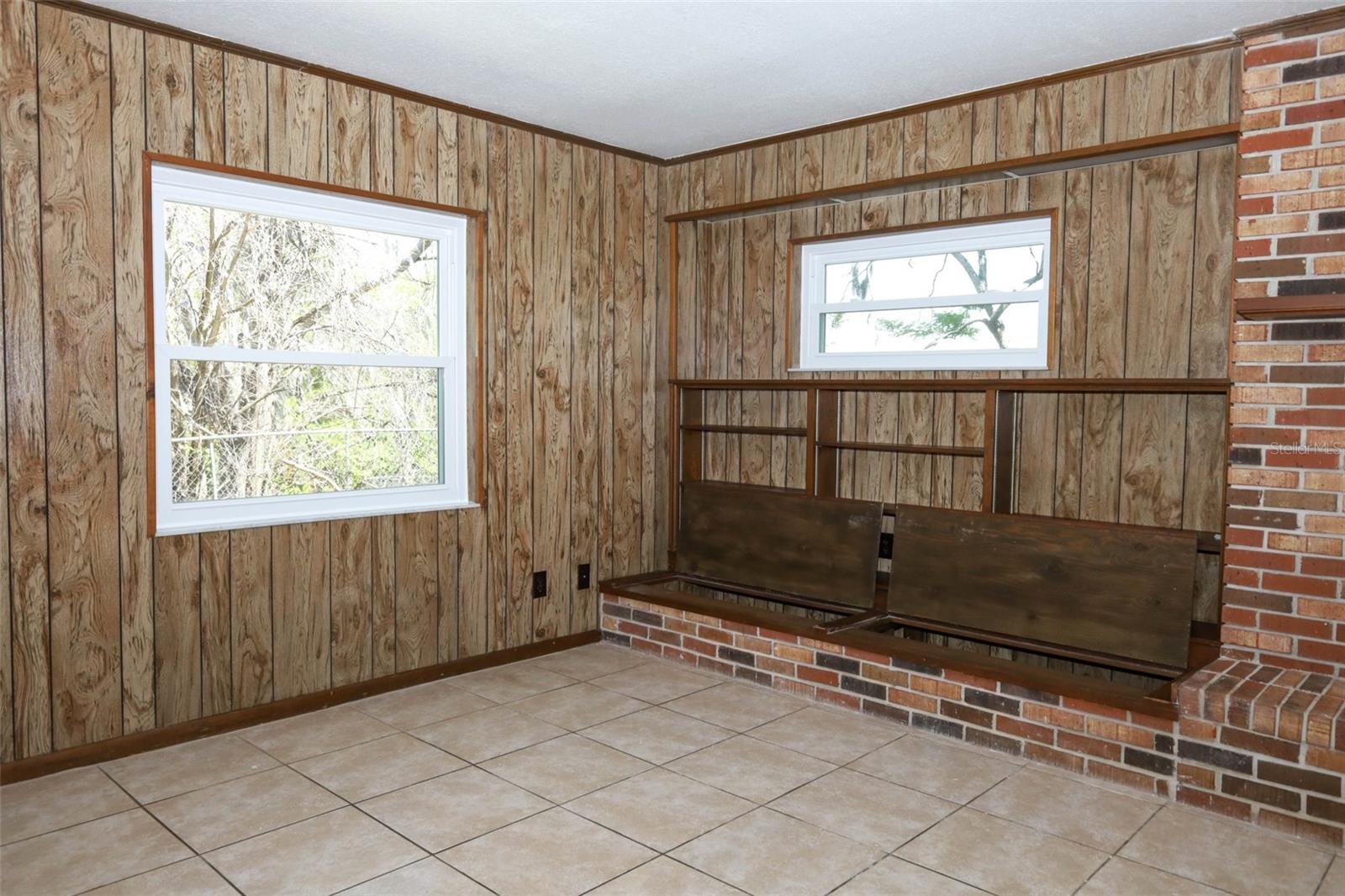 Image 8 of 39 For 627 Anderson Street