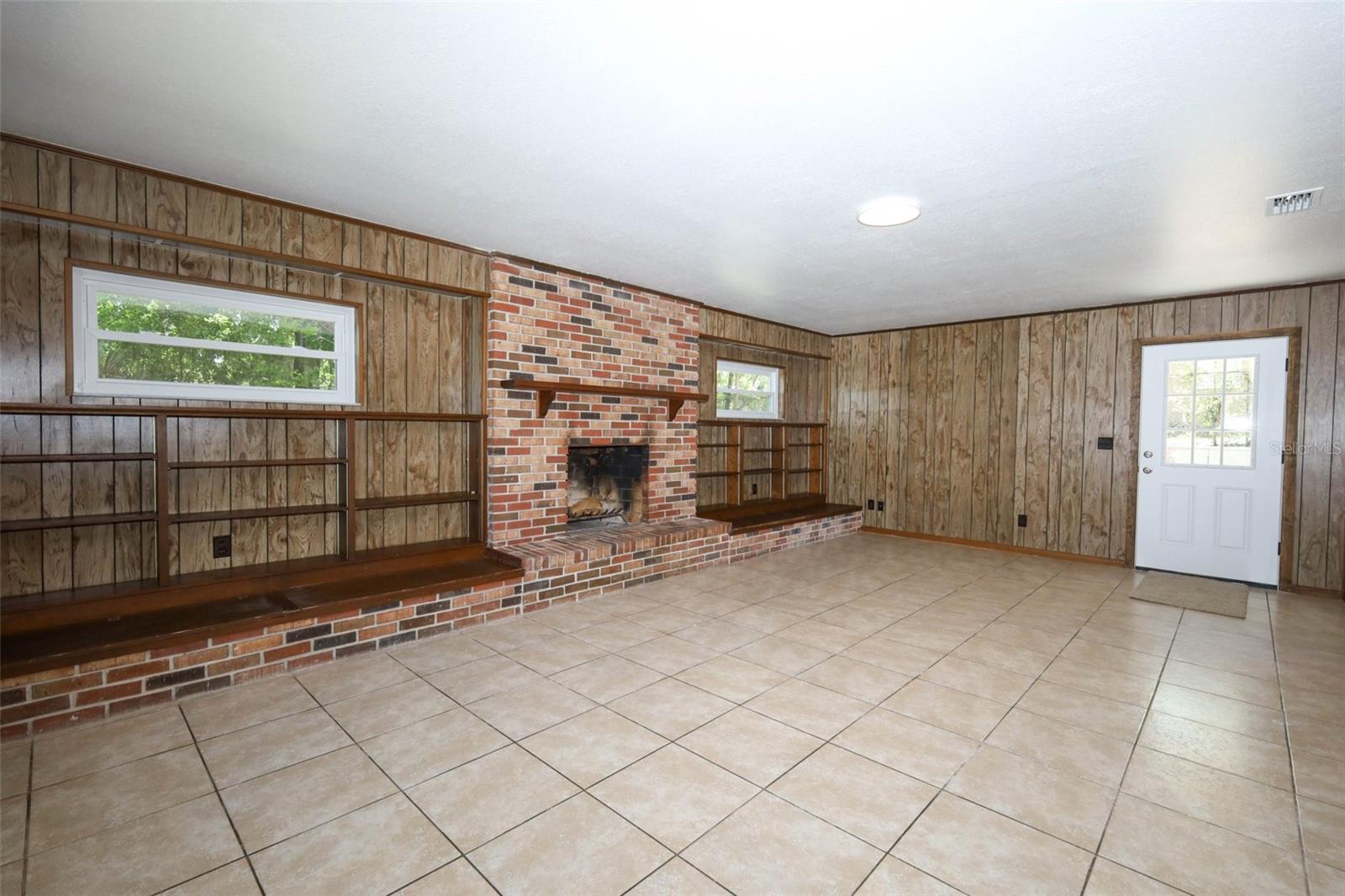 Image 9 of 39 For 627 Anderson Street