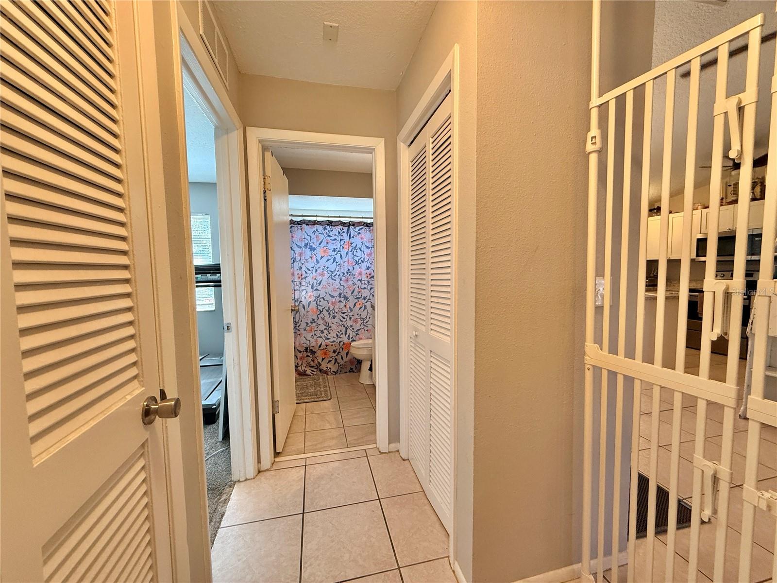 Image 17 of 25 For 12258 Foothill Street