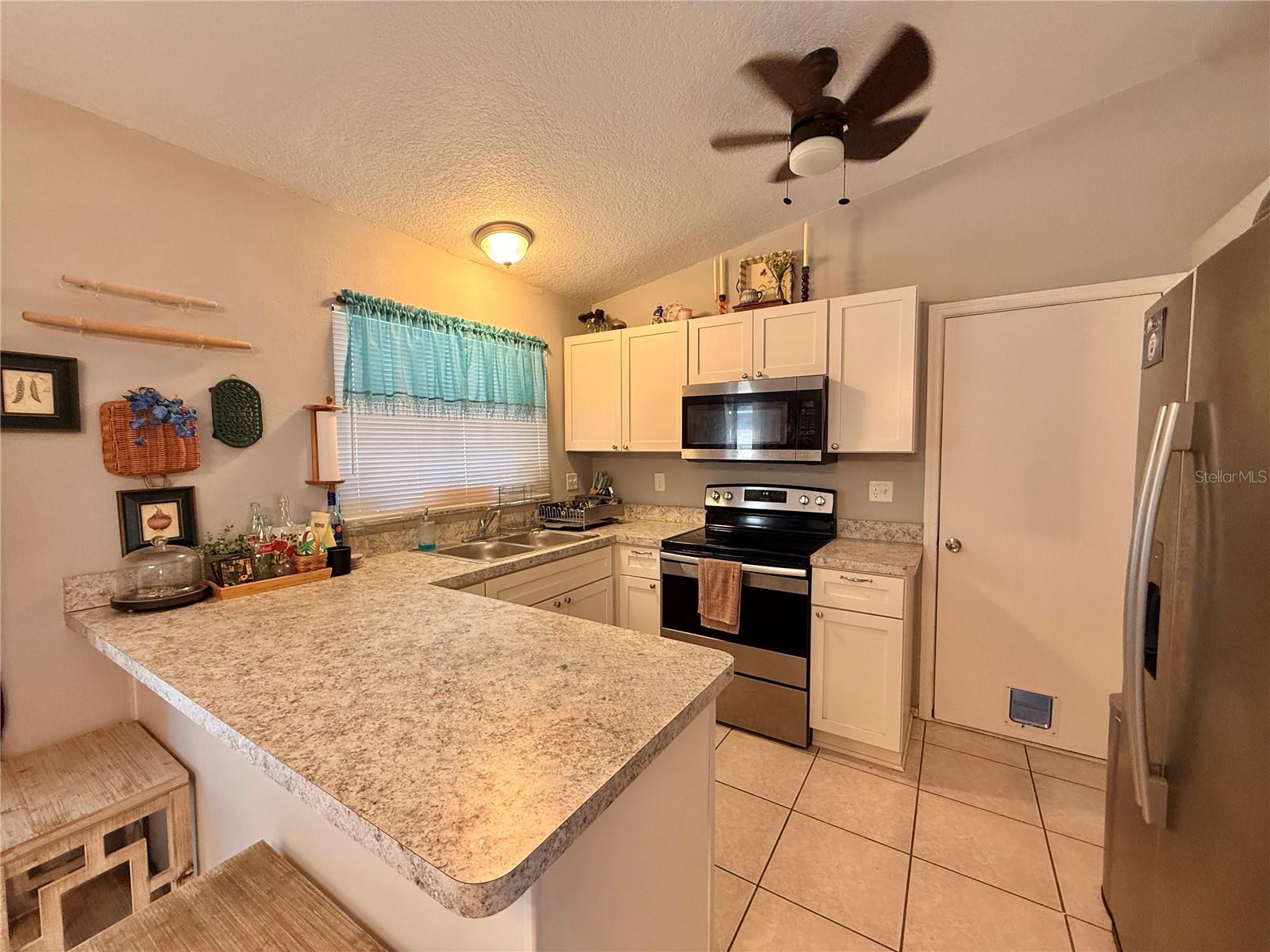 Image 6 of 25 For 12258 Foothill Street