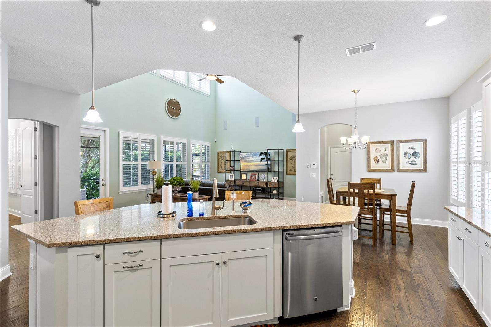 Image 9 of 48 For 8539 Martinson Street