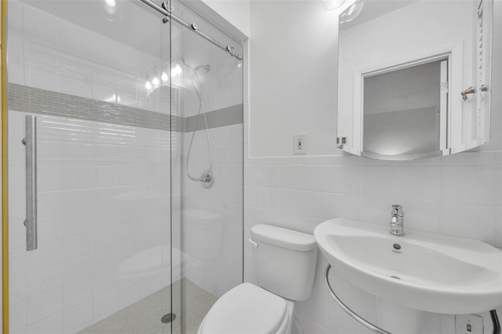 Image 19 of 55 For 1000 Orlando Avenue B25