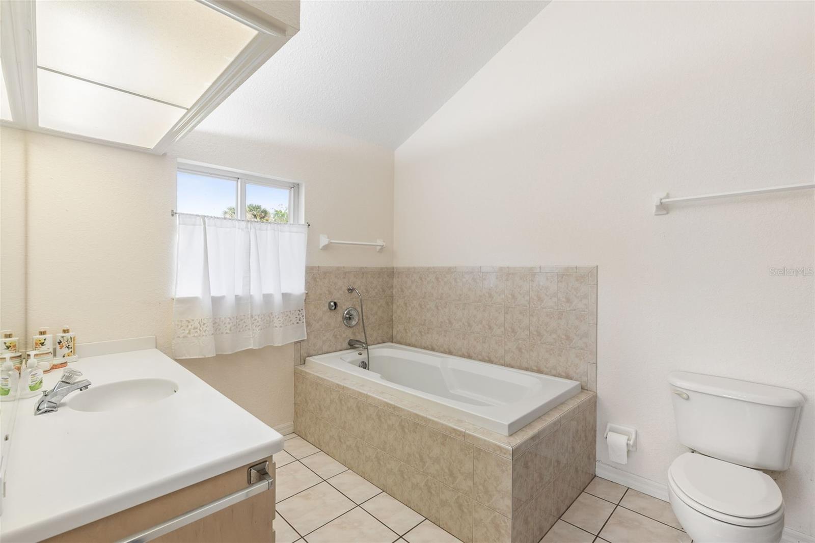 Image 16 of 38 For 12811 Bellerive Drive