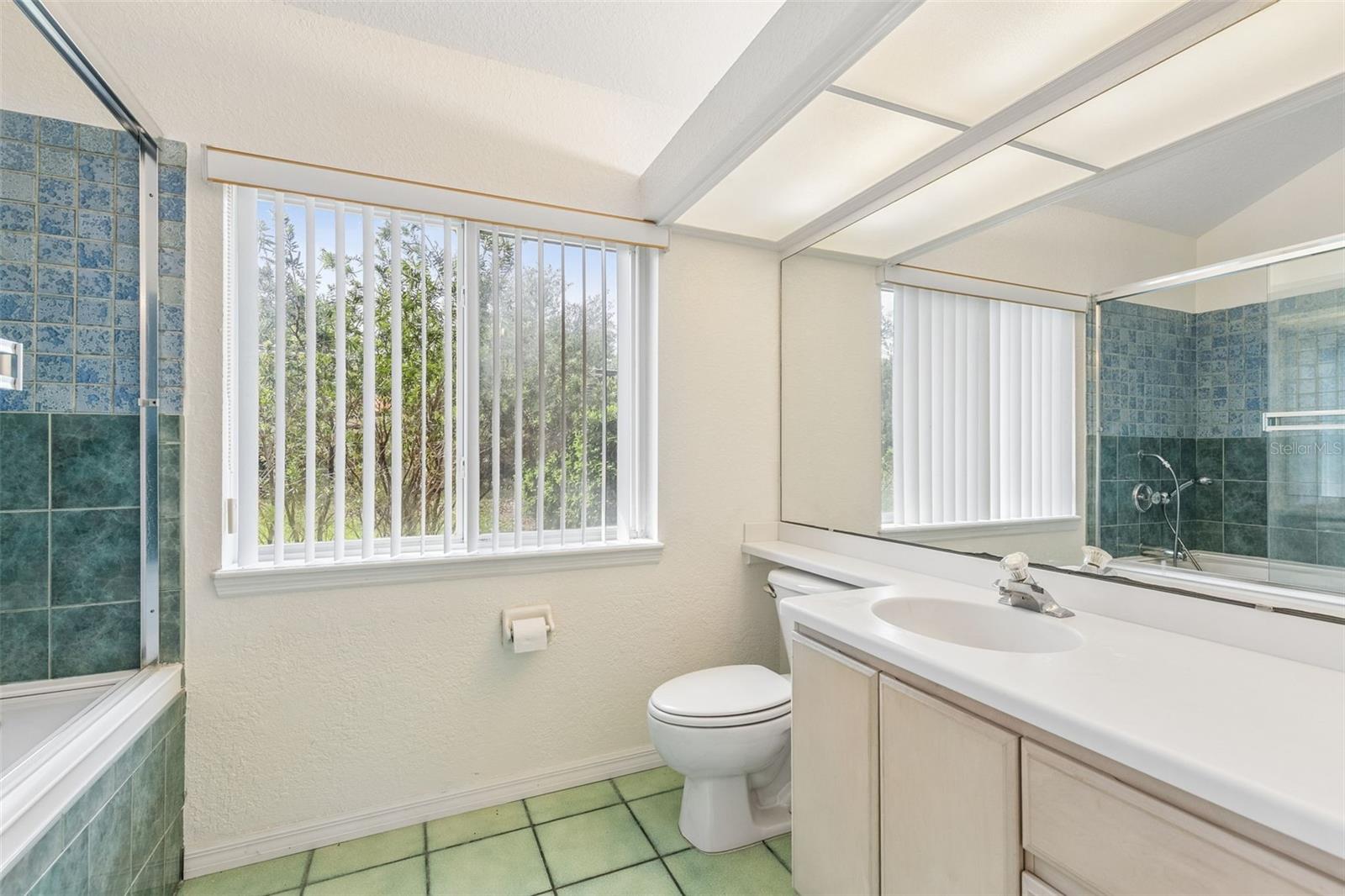 Image 19 of 38 For 12811 Bellerive Drive