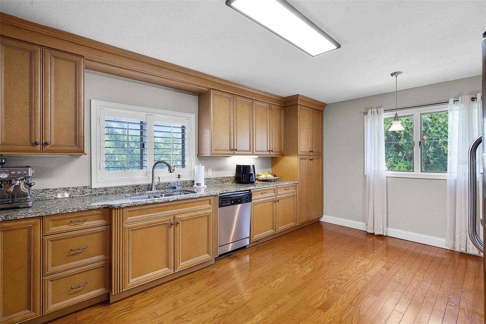 Image 9 of 21 For 538 Par Street 538