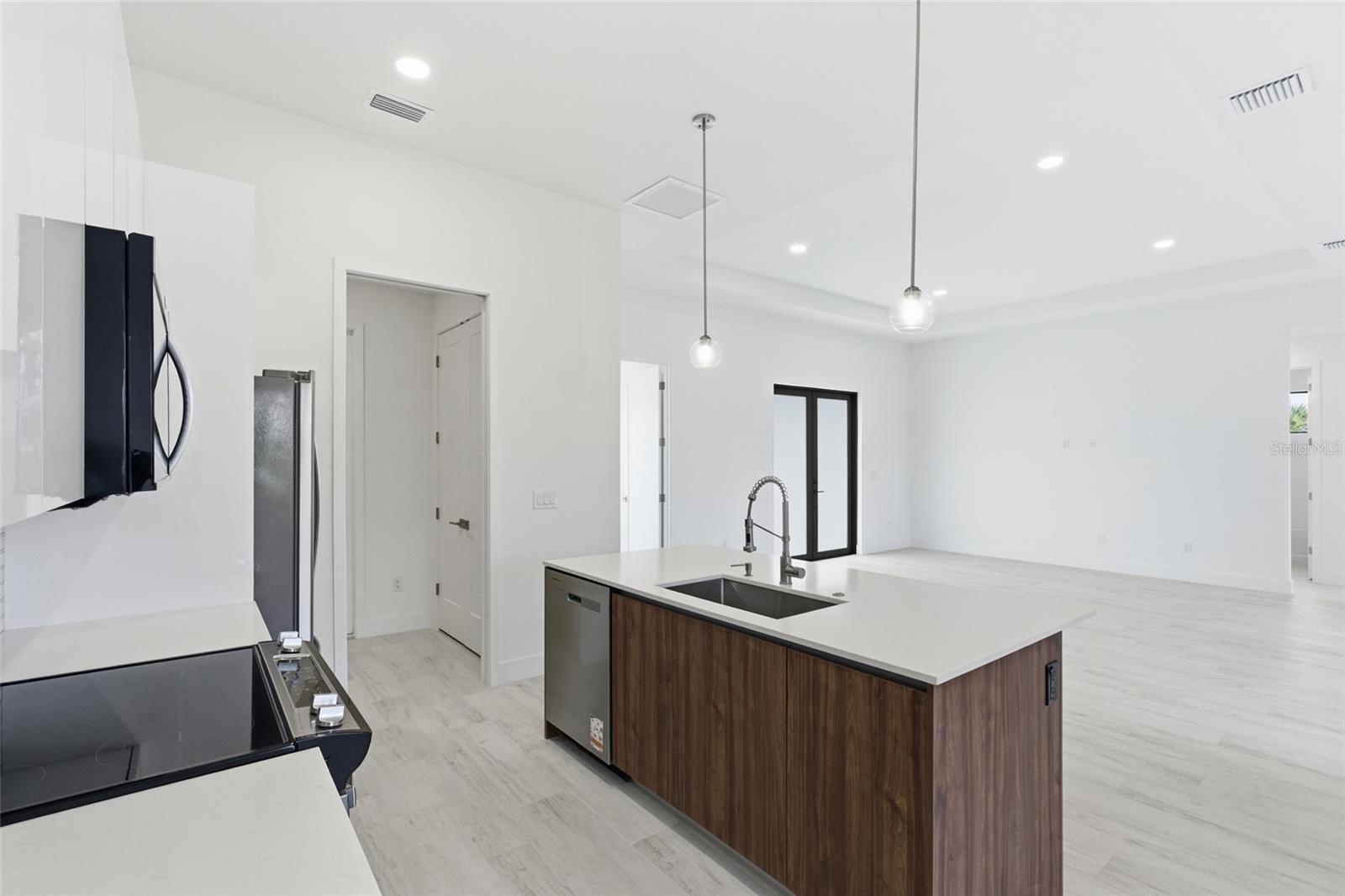 Image 14 of 67 For 10488 Van Wyck Terrace