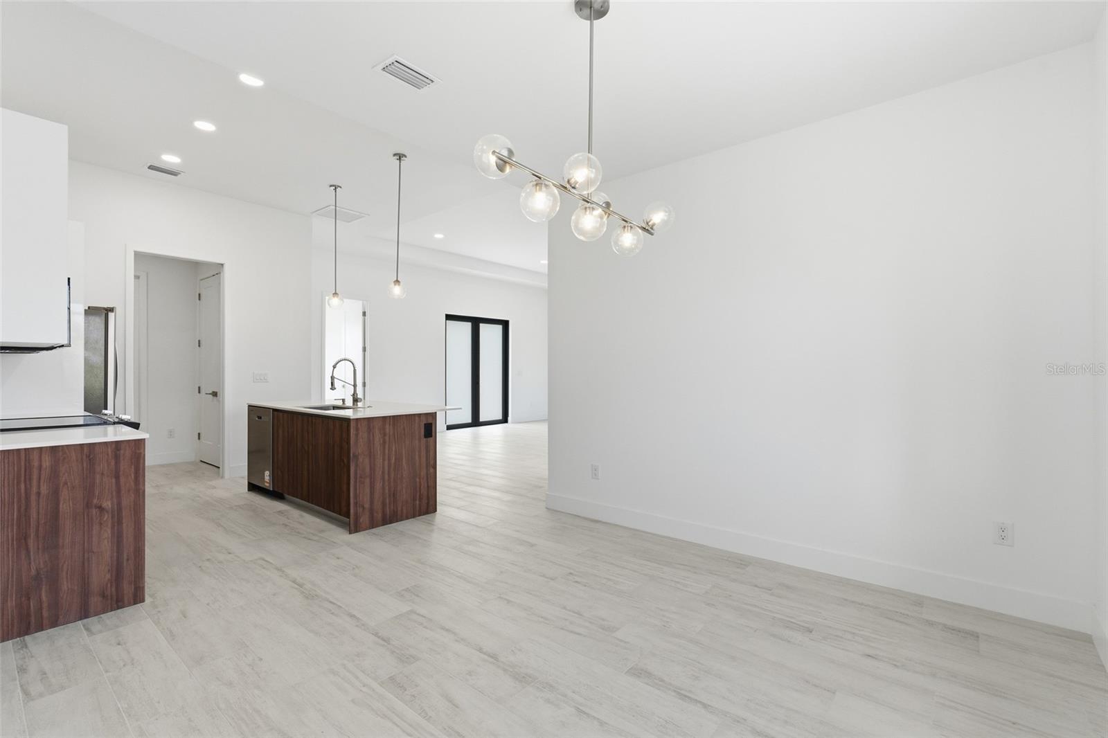 Image 17 of 67 For 10488 Van Wyck Terrace