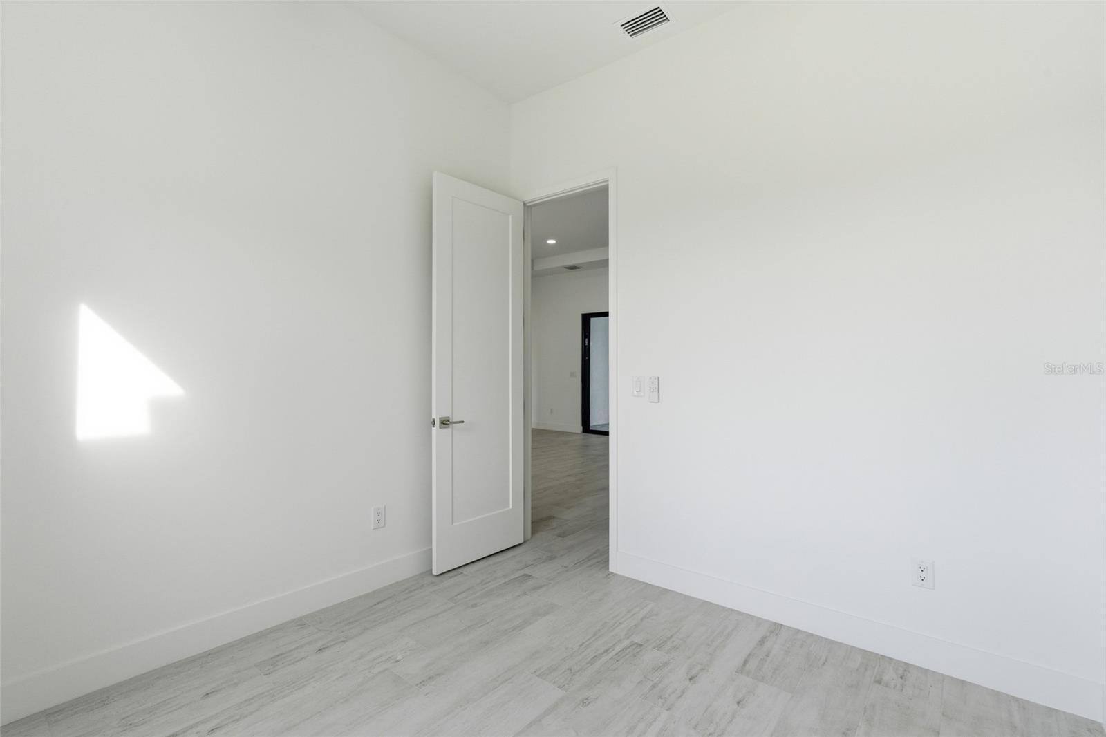 Image 27 of 67 For 10488 Van Wyck Terrace