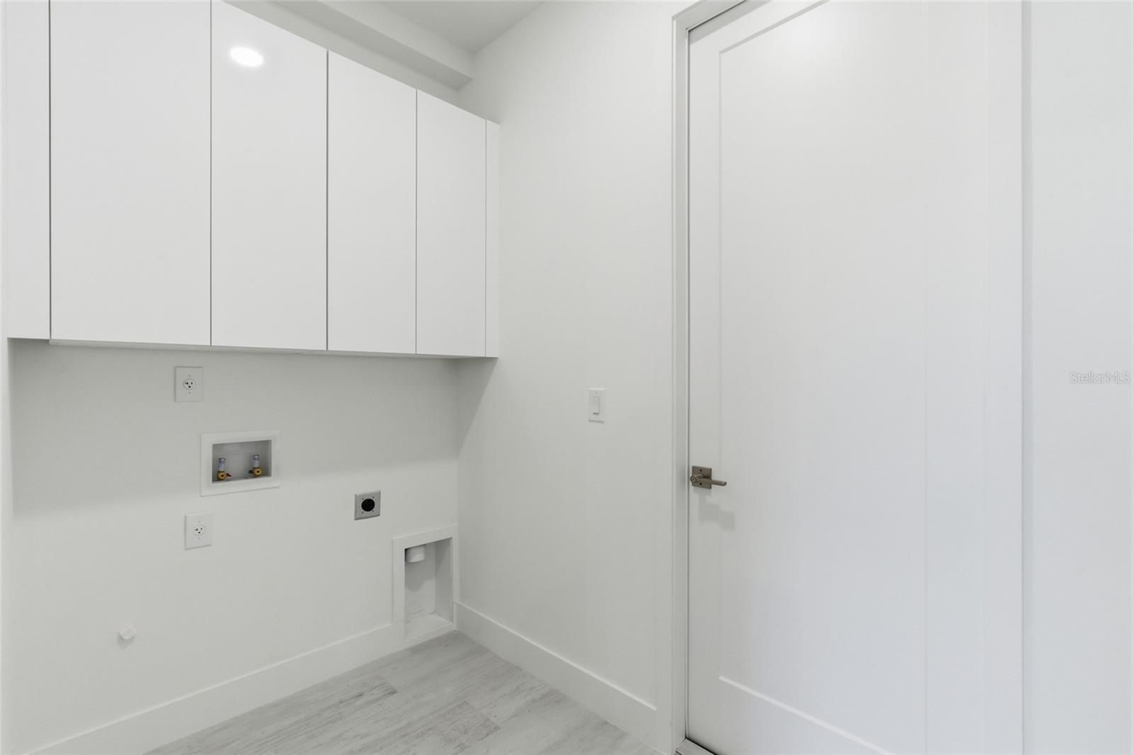 Image 33 of 67 For 10488 Van Wyck Terrace