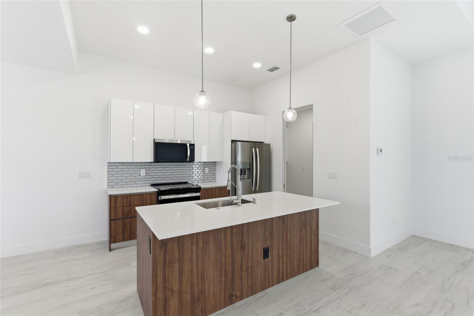 Image 9 of 67 For 10488 Van Wyck Terrace