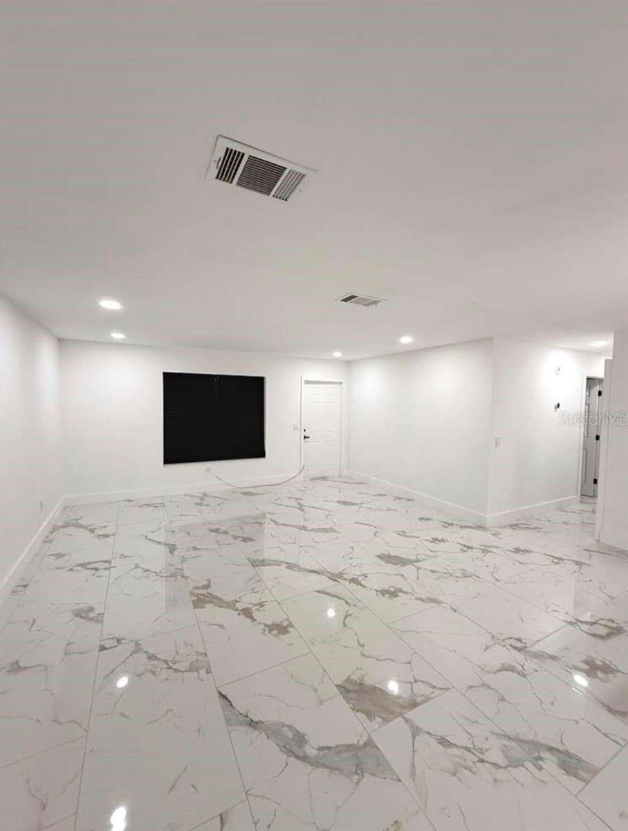 Image 11 of 15 For 1048 Newbern Street Ne