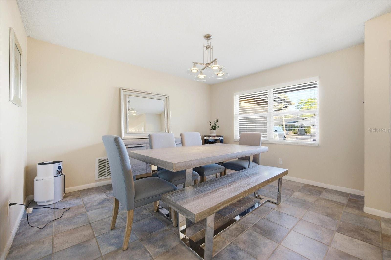 Image 6 of 26 For 2126 Hampton Circle