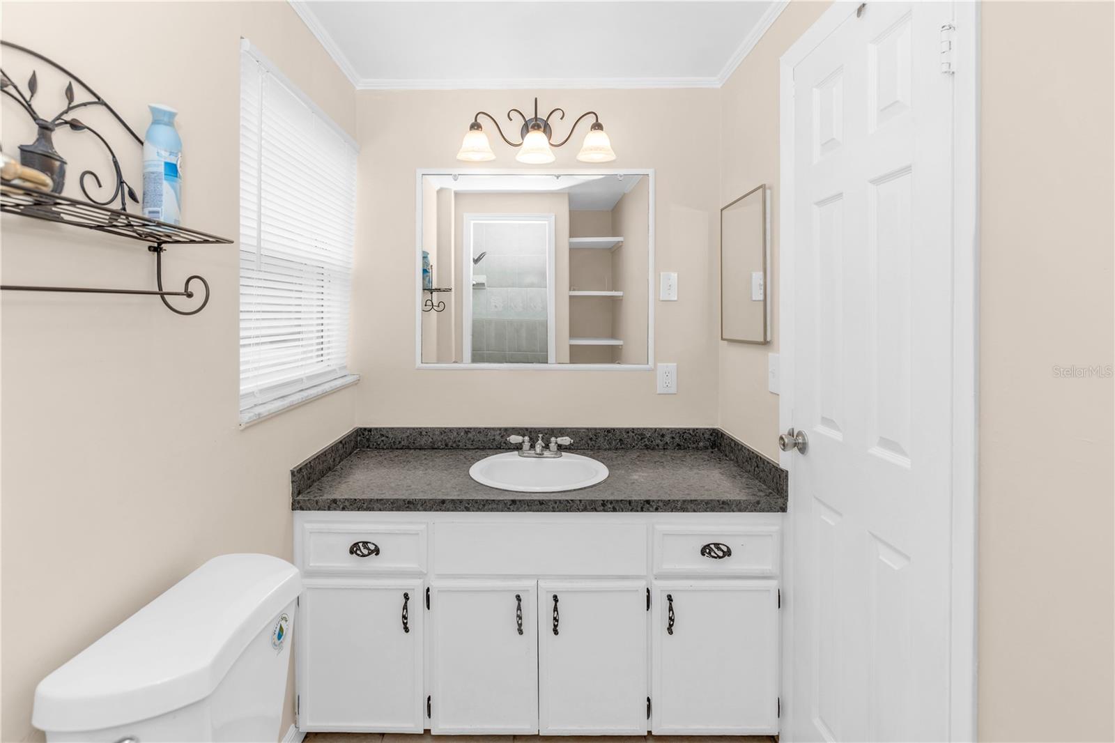 Image 12 of 26 For 885 Wisconsin Avenue