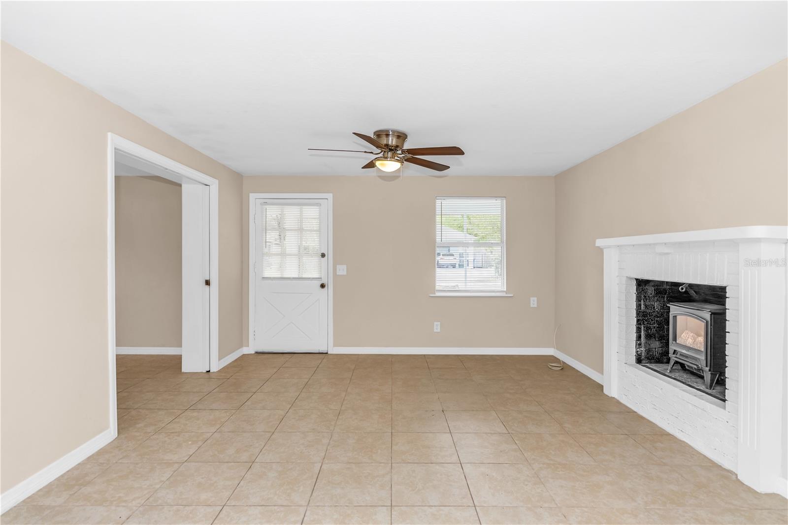 Image 5 of 26 For 885 Wisconsin Avenue