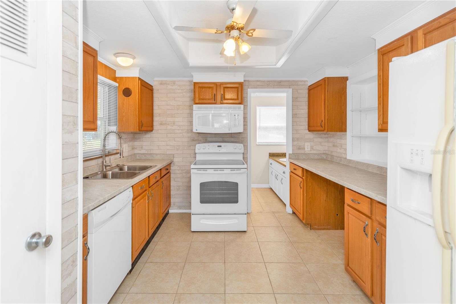 Image 8 of 26 For 885 Wisconsin Avenue